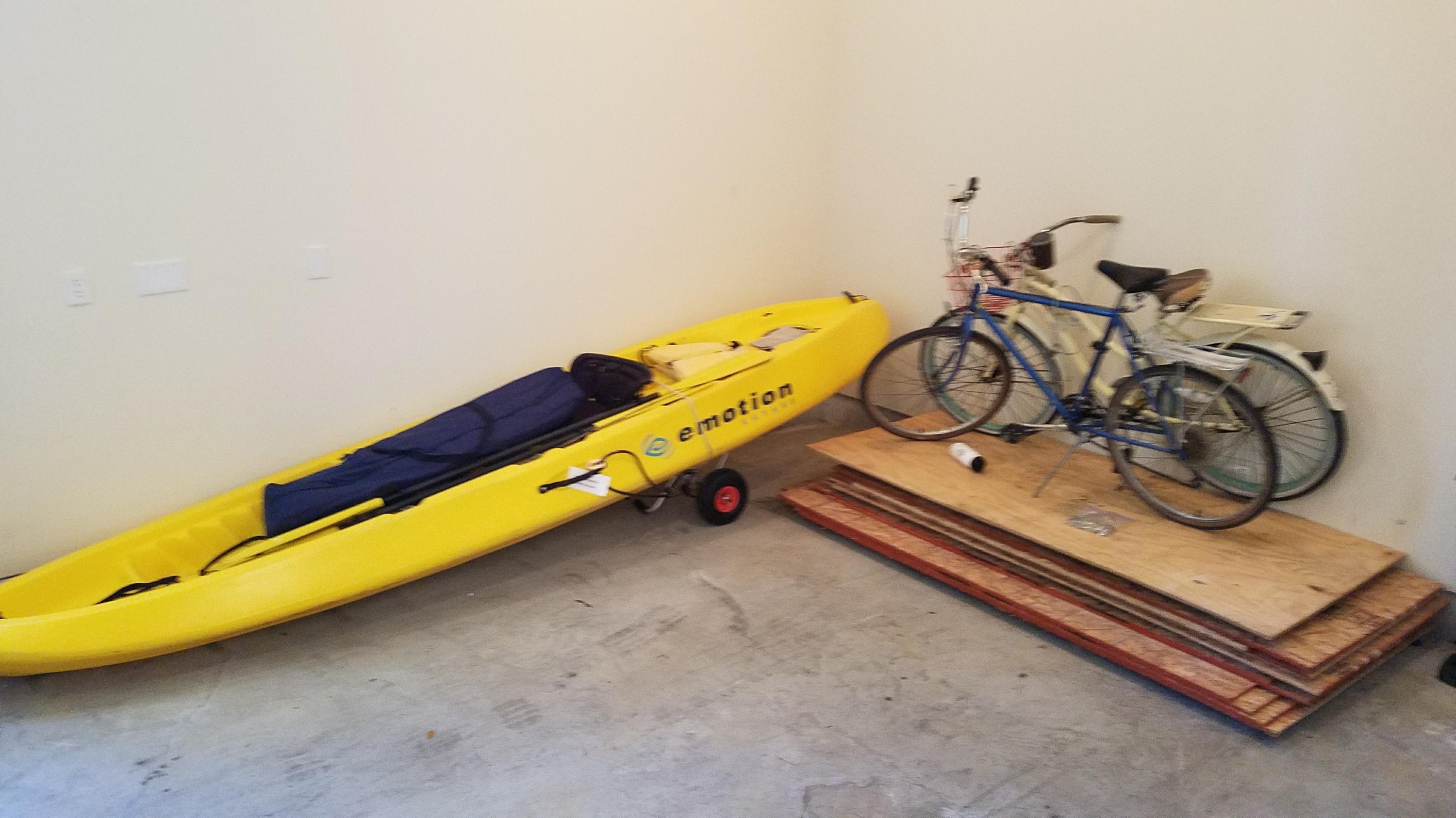 COTTAGES AT EASTERN LAKE - Residential