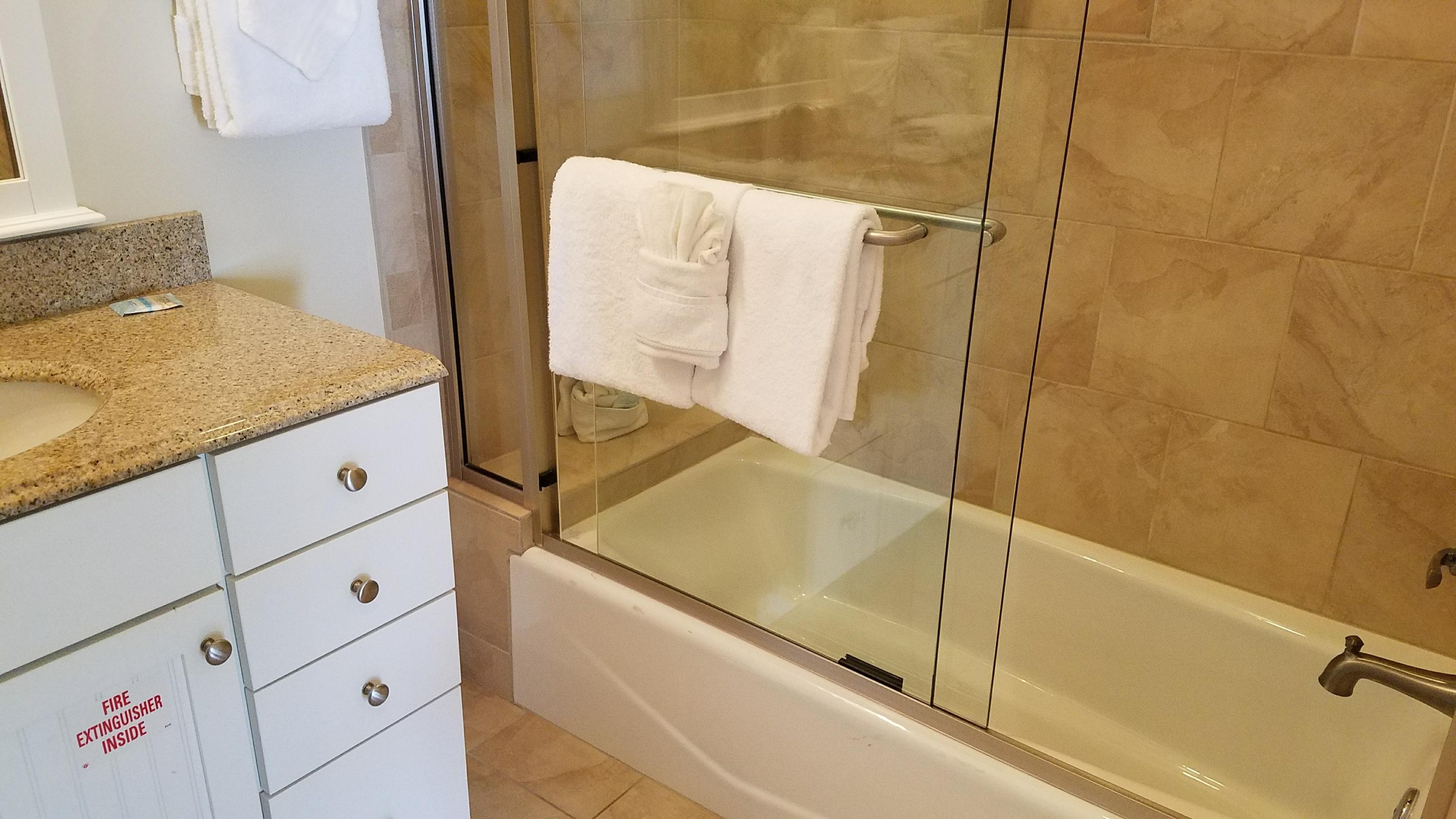 COTTAGES AT EASTERN LAKE - Residential