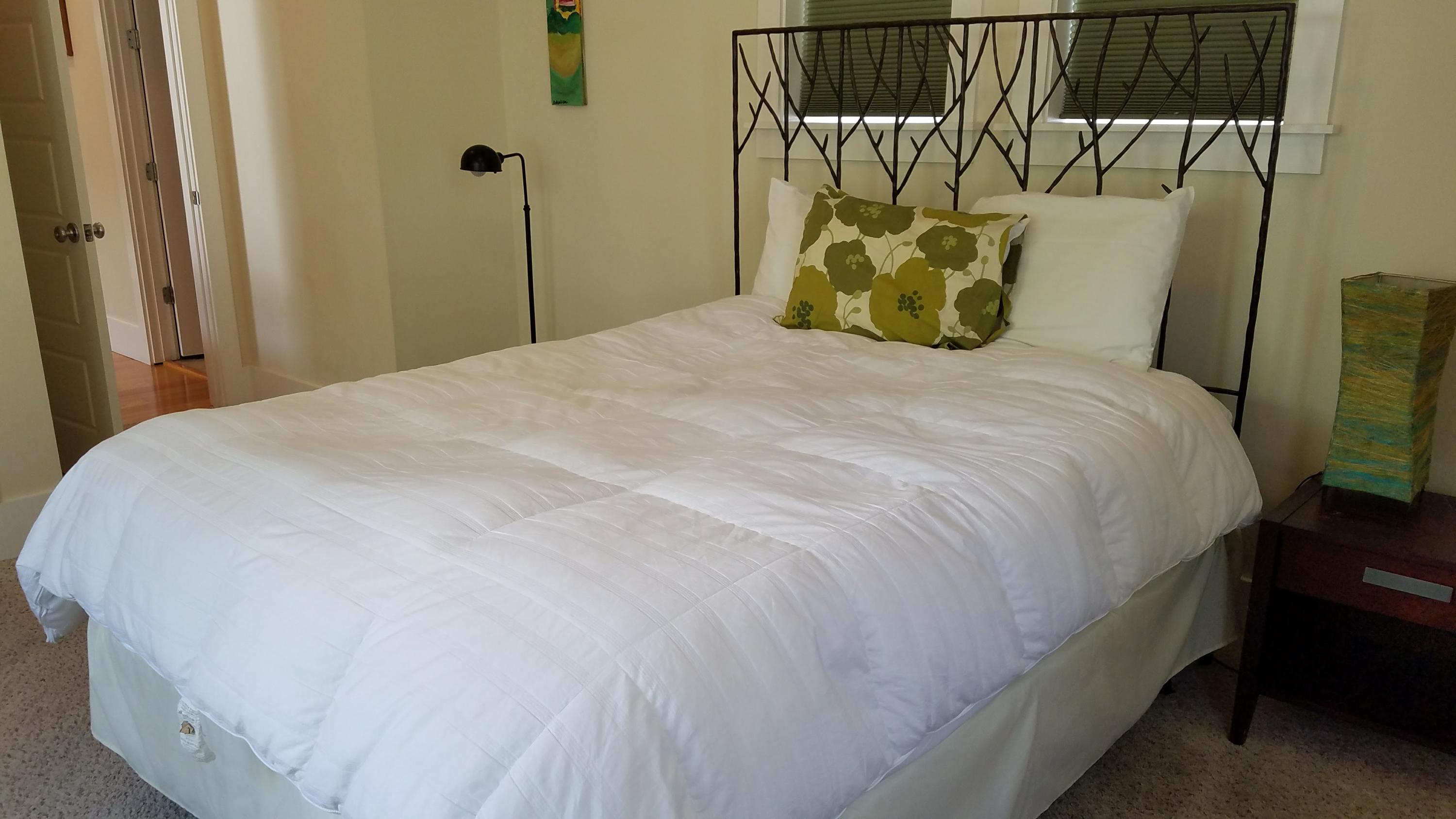 COTTAGES AT EASTERN LAKE - Residential