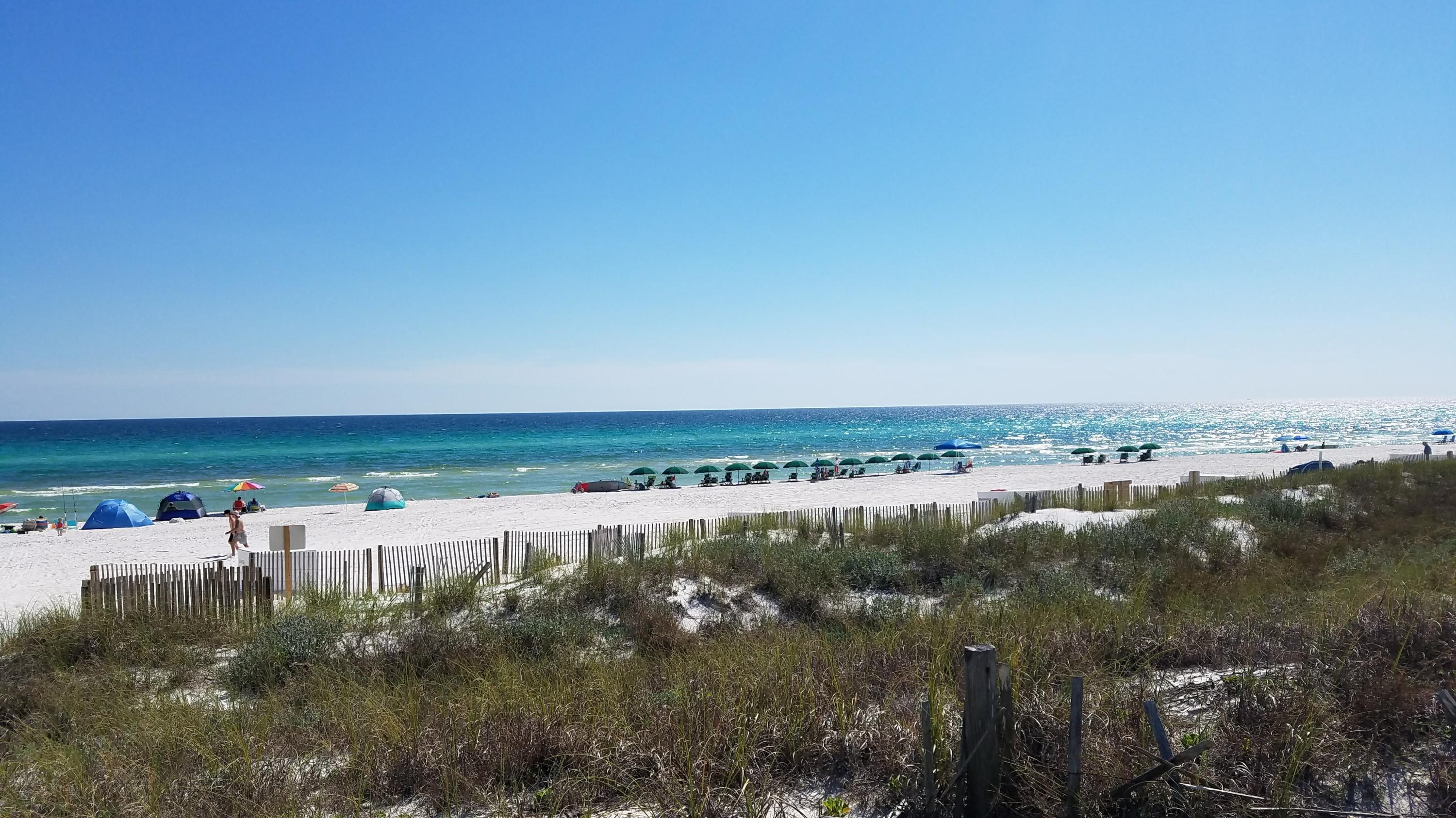 COTTAGES AT EASTERN LAKE - Residential
