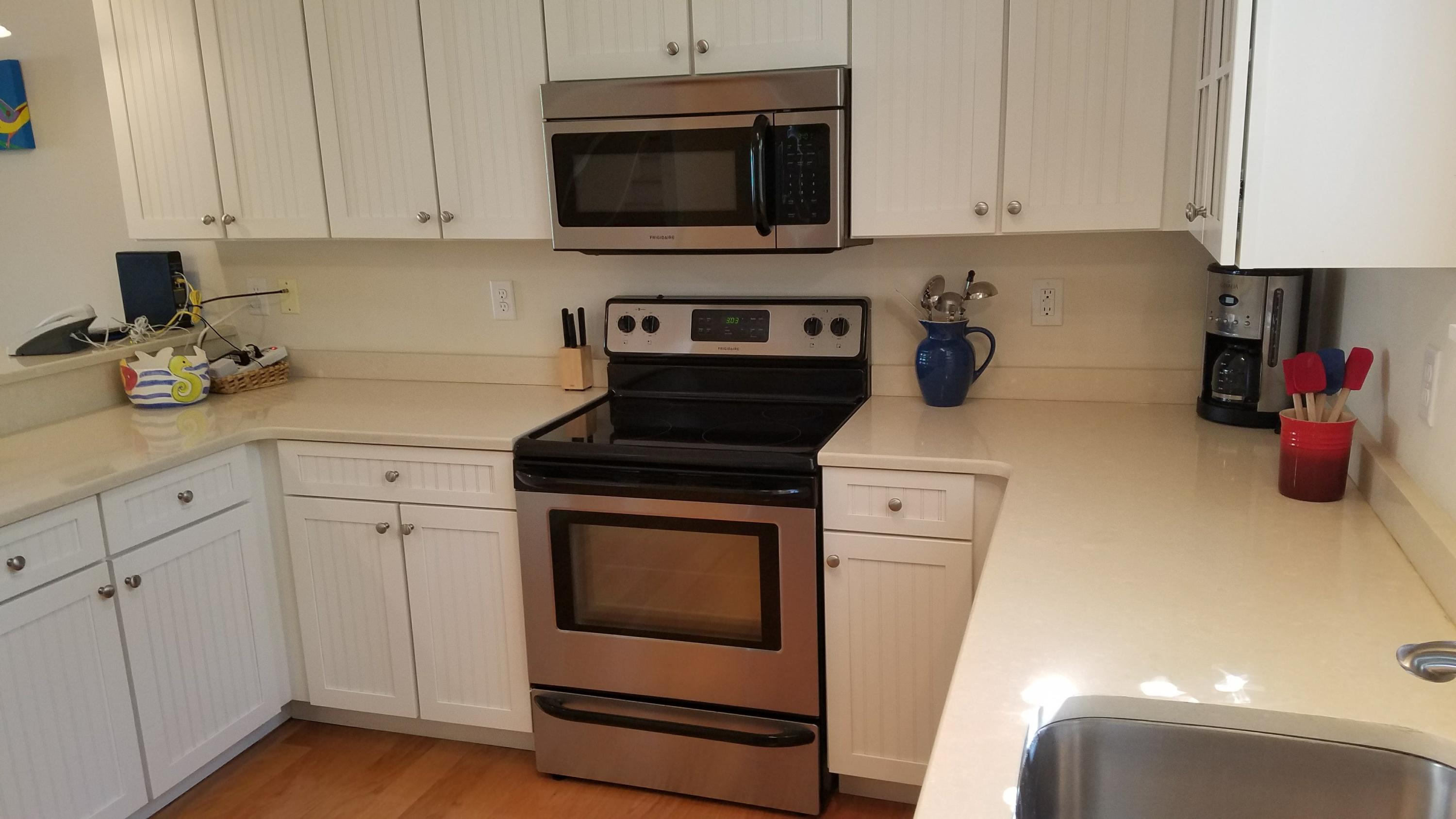 COTTAGES AT EASTERN LAKE - Residential