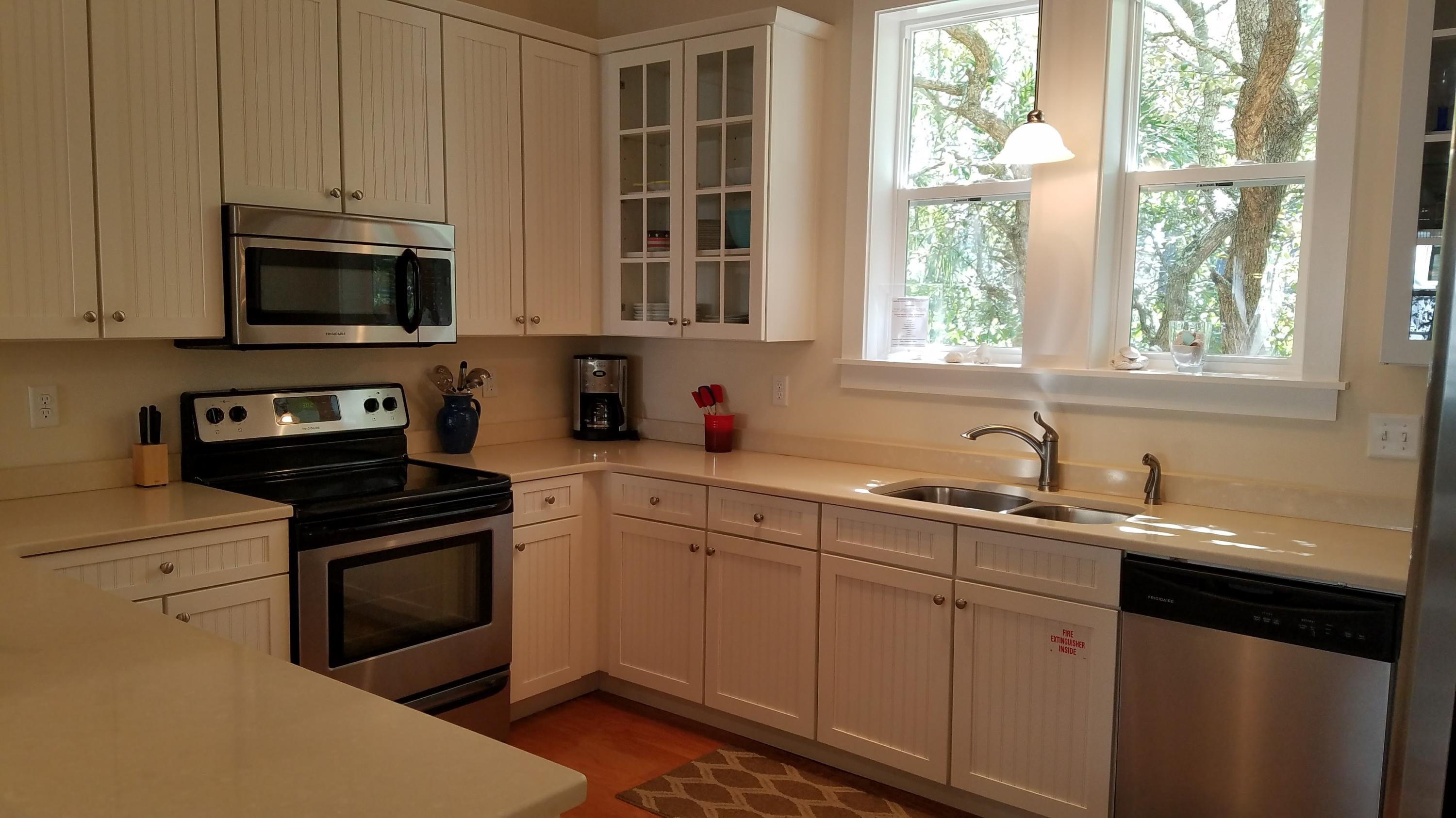 COTTAGES AT EASTERN LAKE - Residential