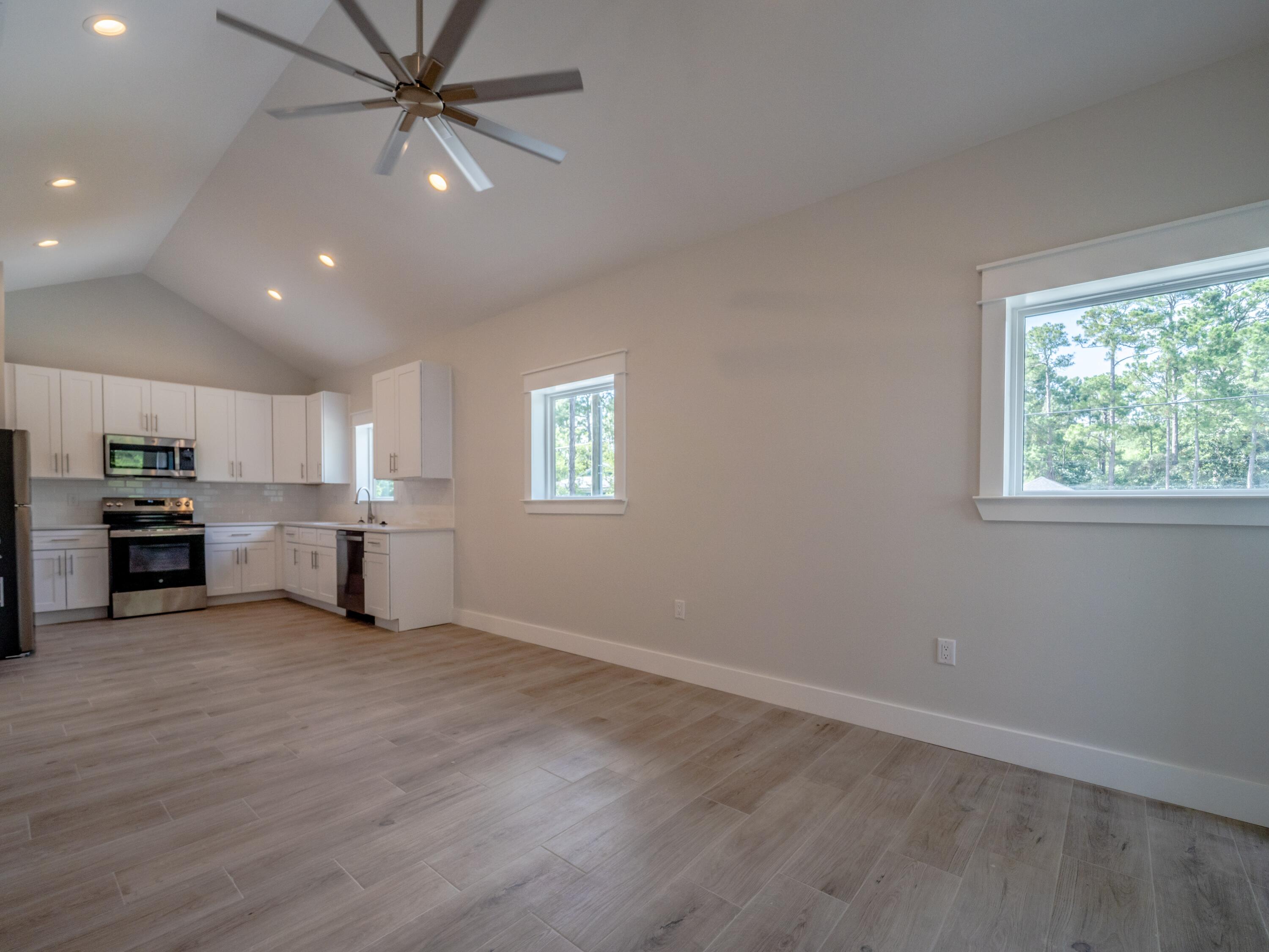 MAGNOLIA BEACH - Residential