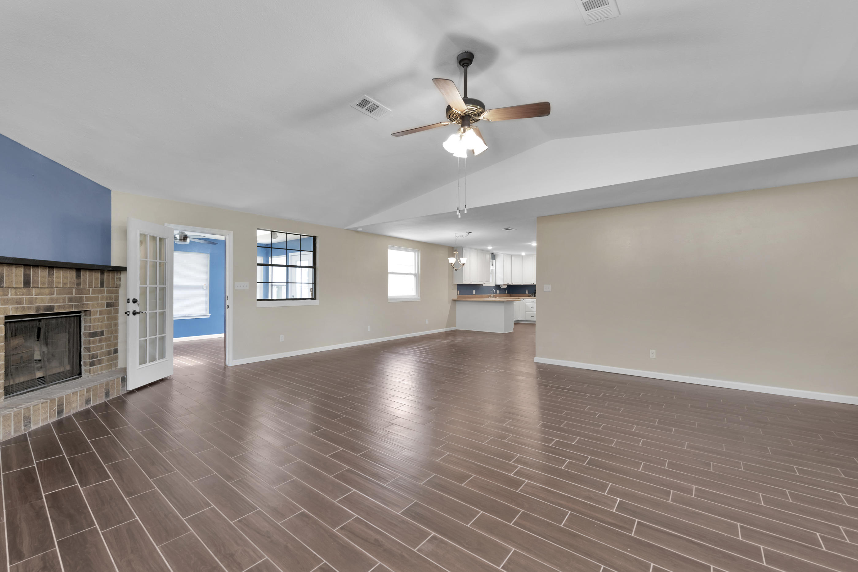 BRIDLE TRAIL ESTATES - Residential