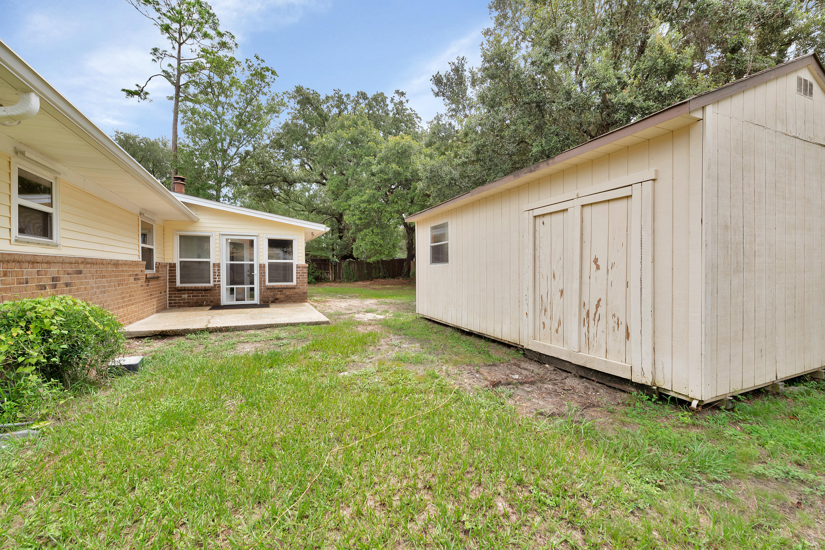 BRIDLE TRAIL ESTATES - Residential