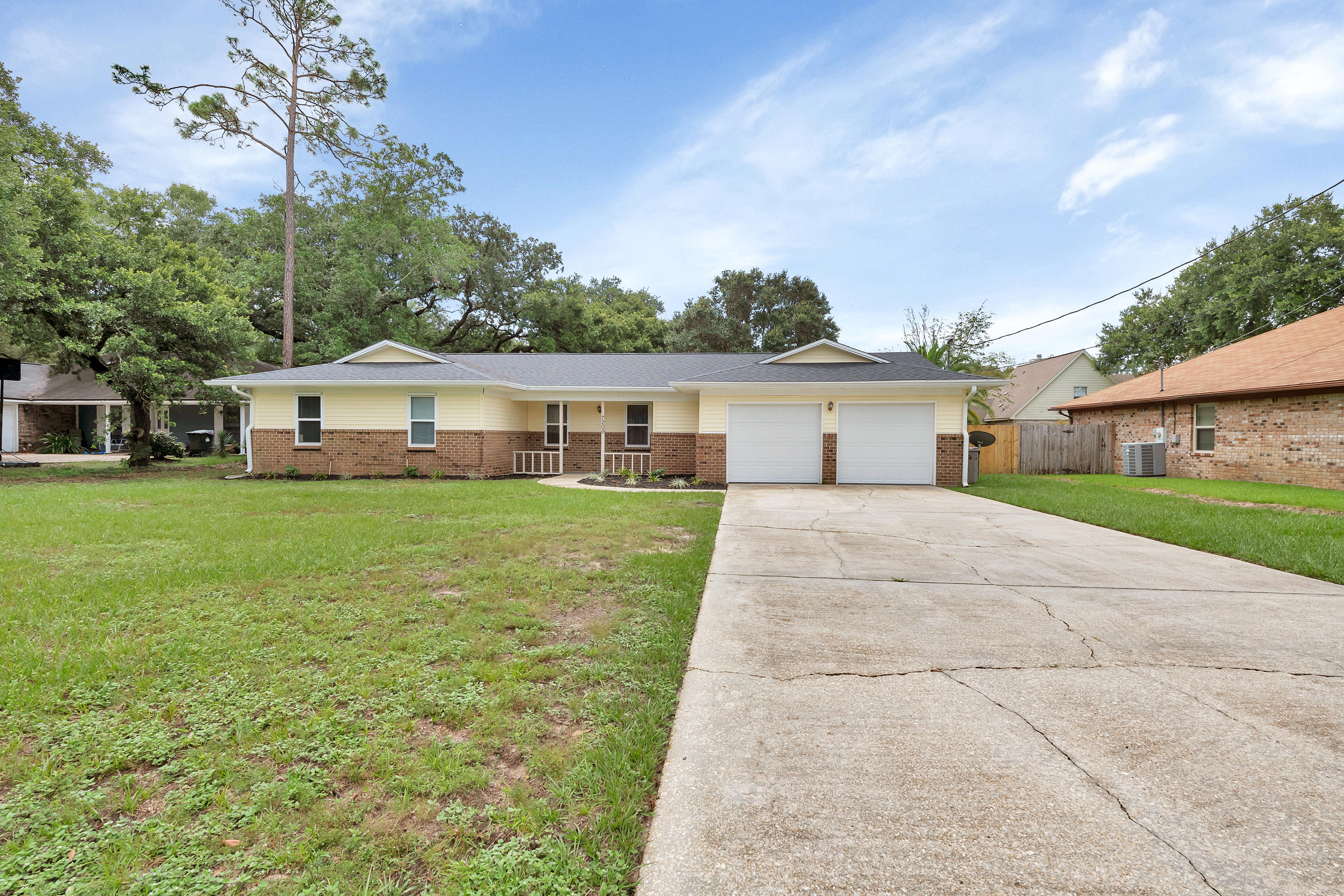 BRIDLE TRAIL ESTATES - Residential