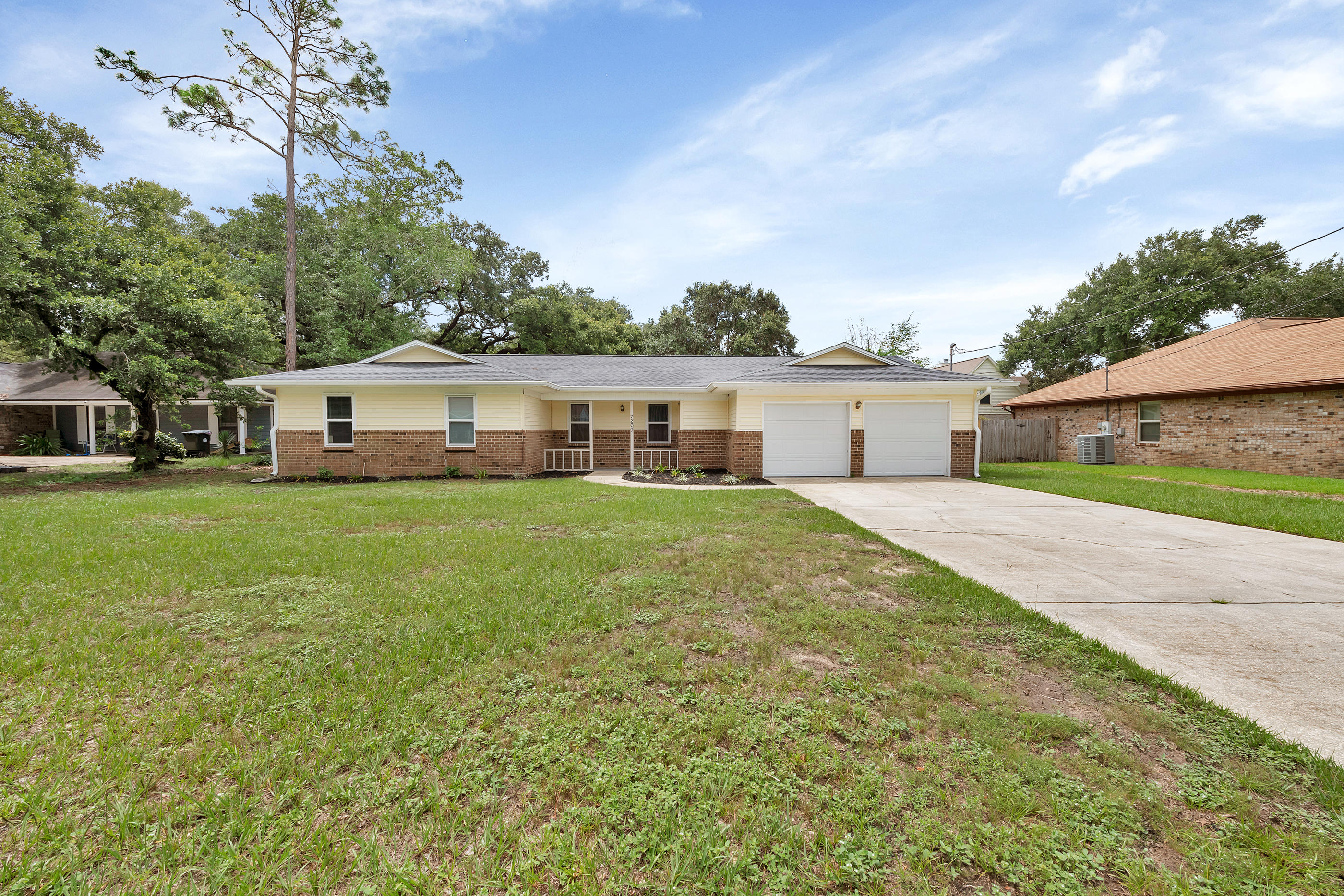 BRIDLE TRAIL ESTATES - Residential