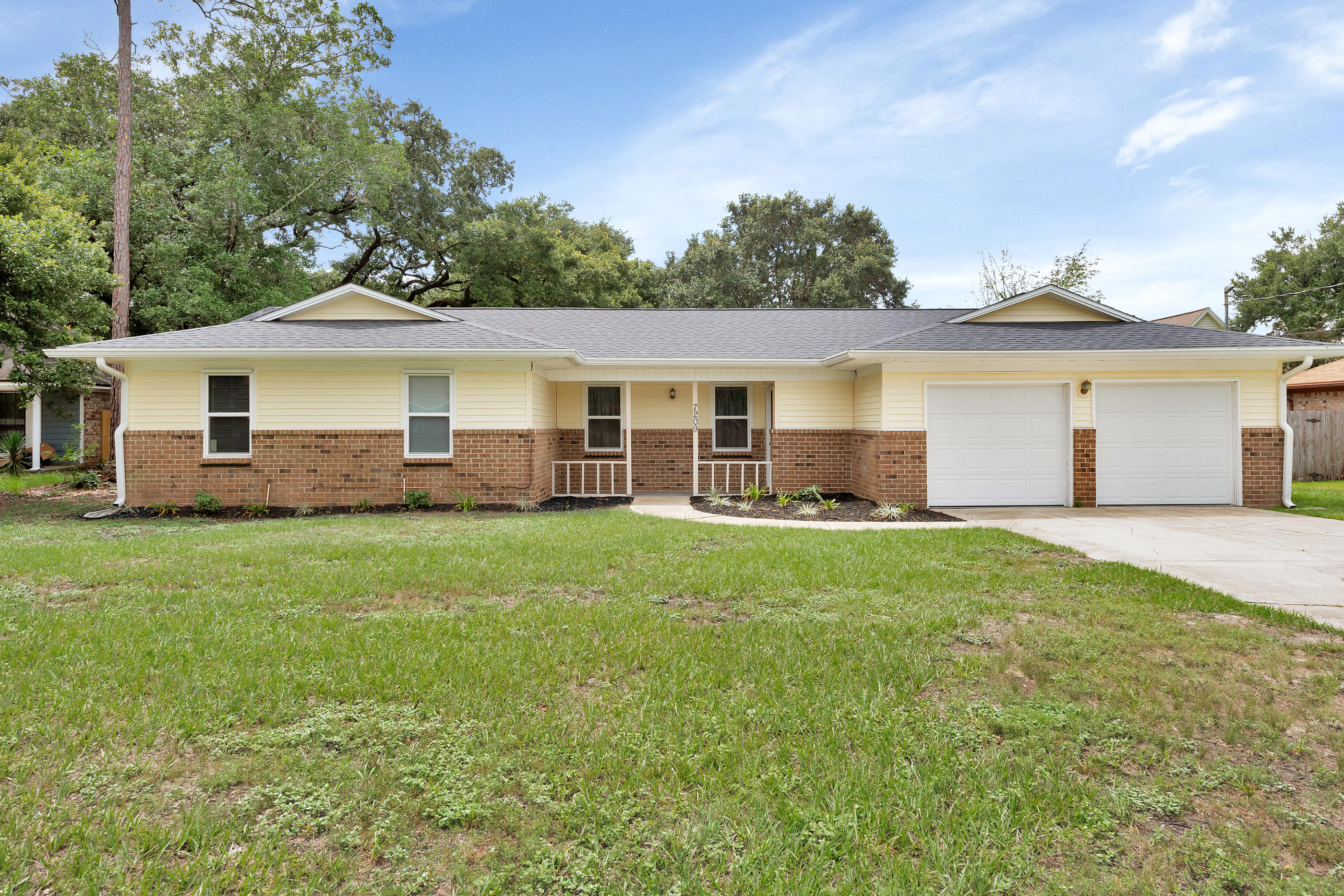 BRIDLE TRAIL ESTATES - Residential