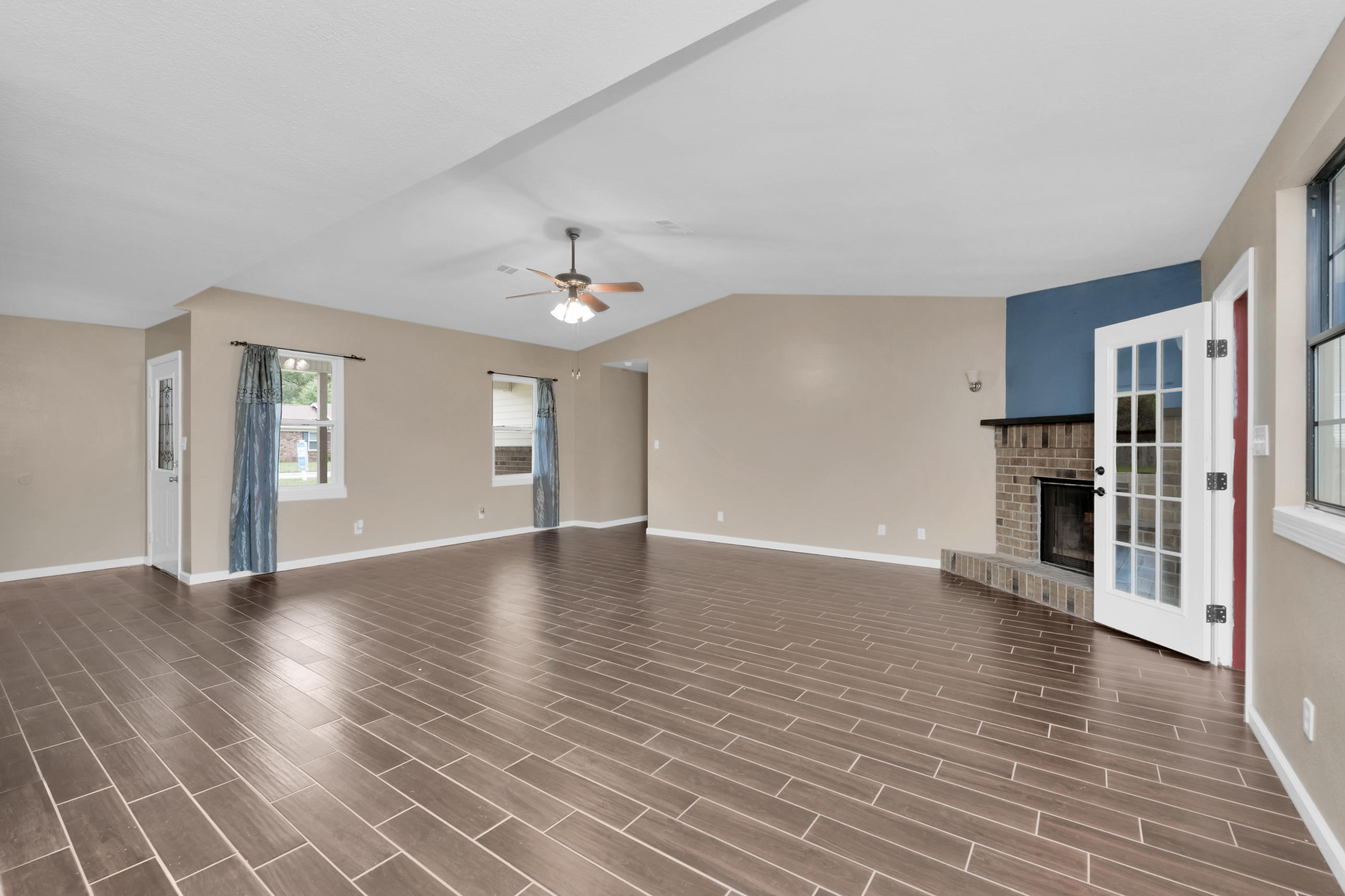 BRIDLE TRAIL ESTATES - Residential