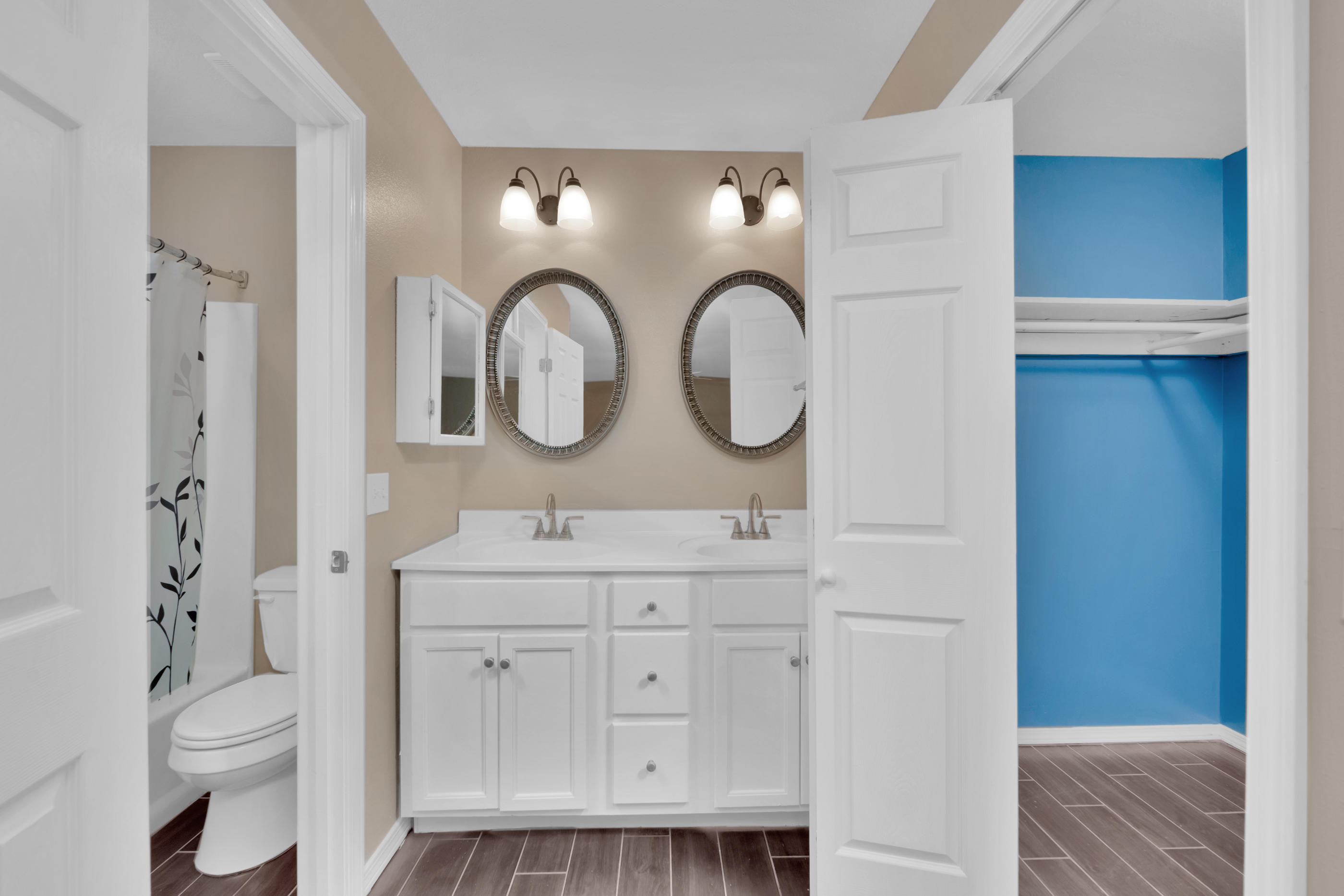 BRIDLE TRAIL ESTATES - Residential