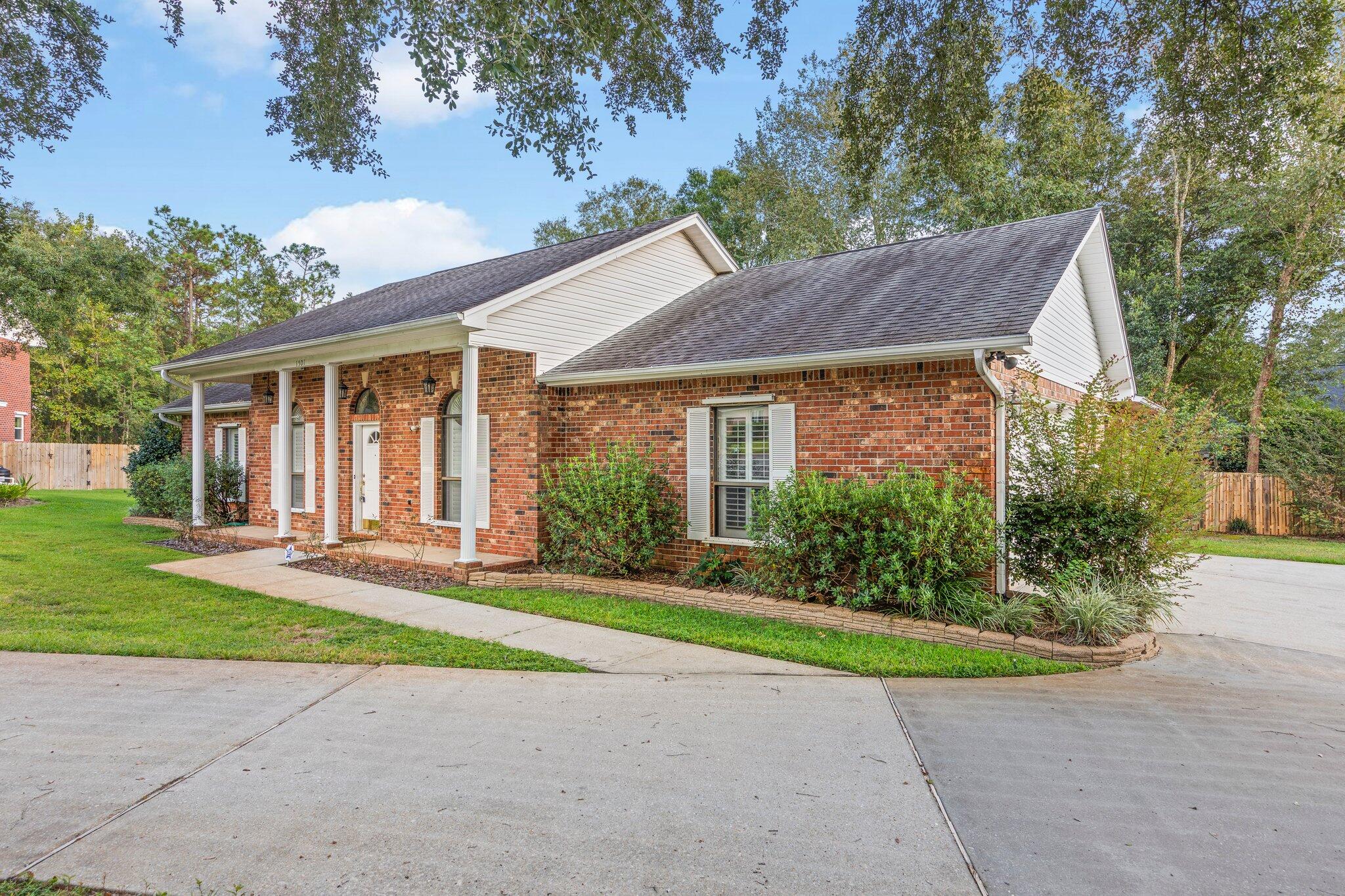 HUNTERS CREEK - Residential