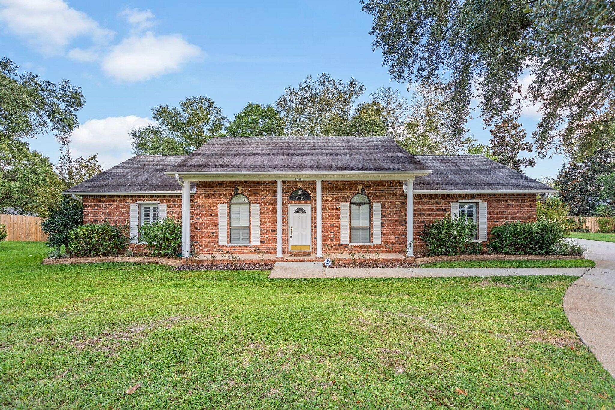 HUNTERS CREEK - Residential