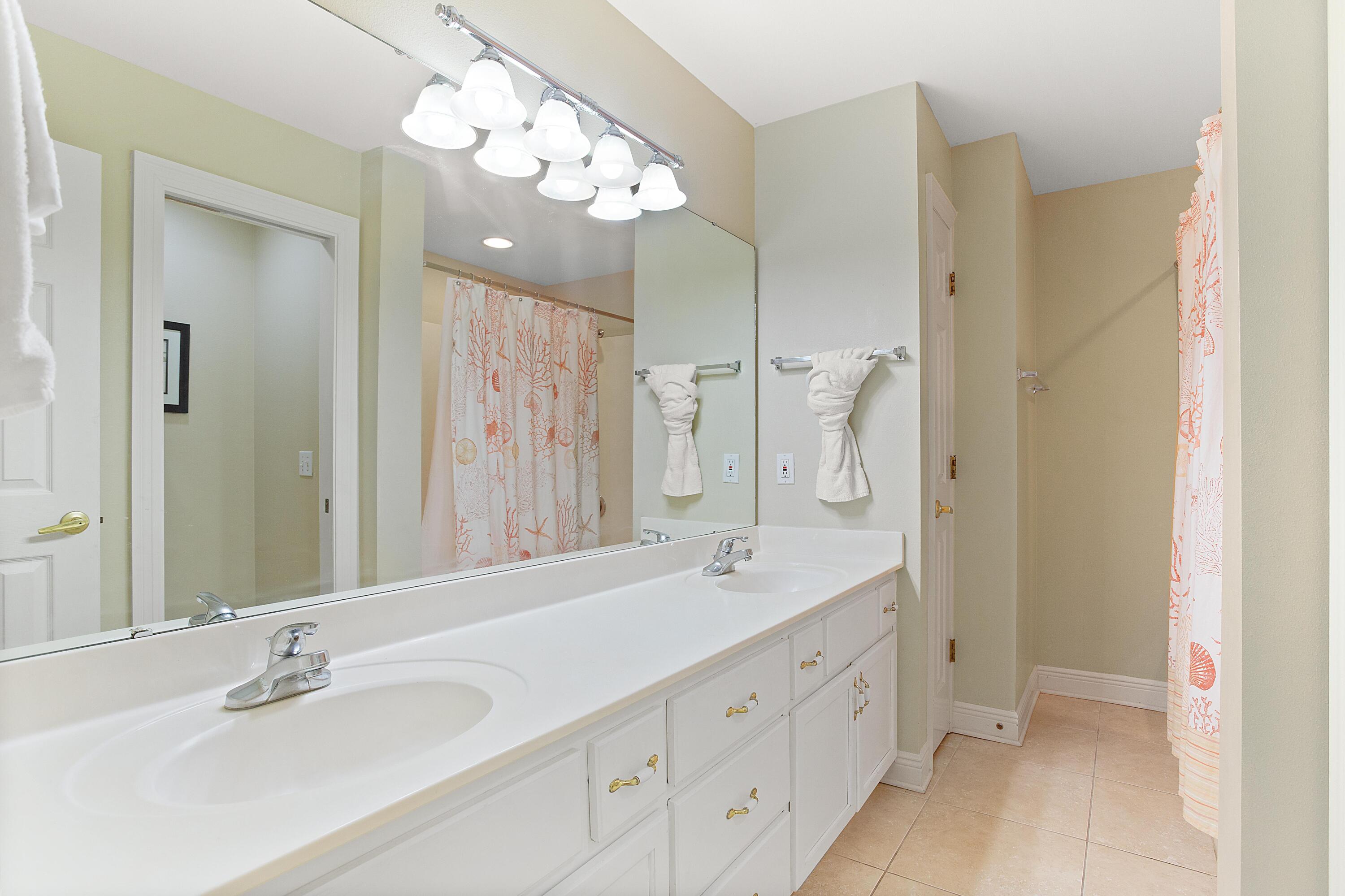 VANTAGE POINTE - Residential