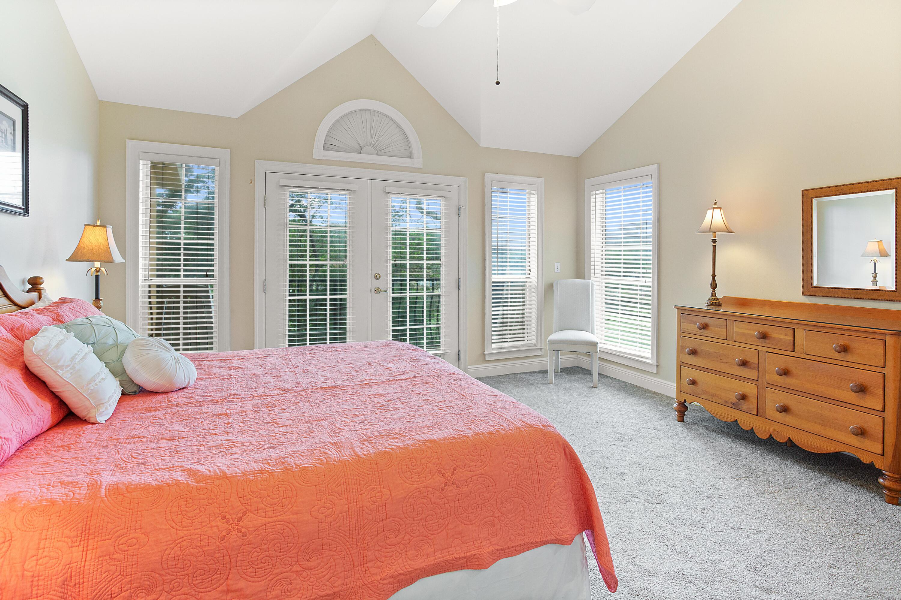 VANTAGE POINTE - Residential