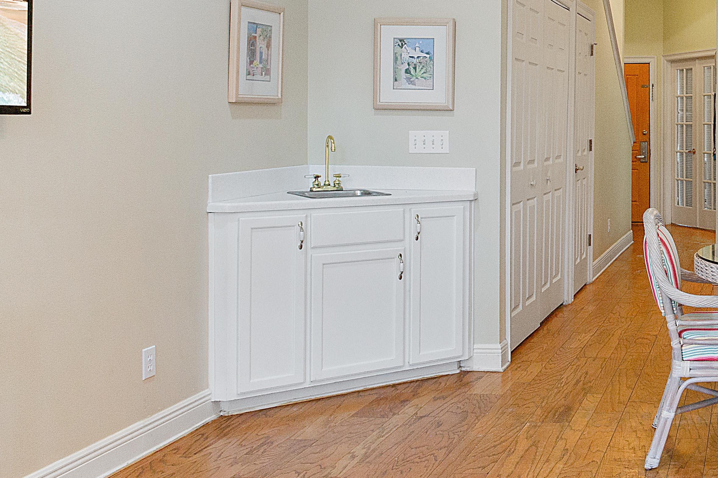 VANTAGE POINTE - Residential