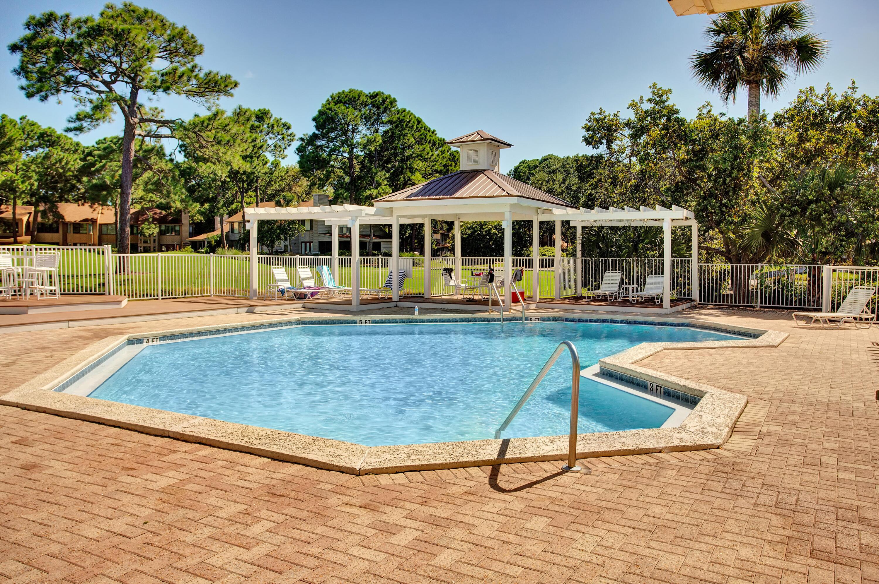 VANTAGE POINTE - Residential