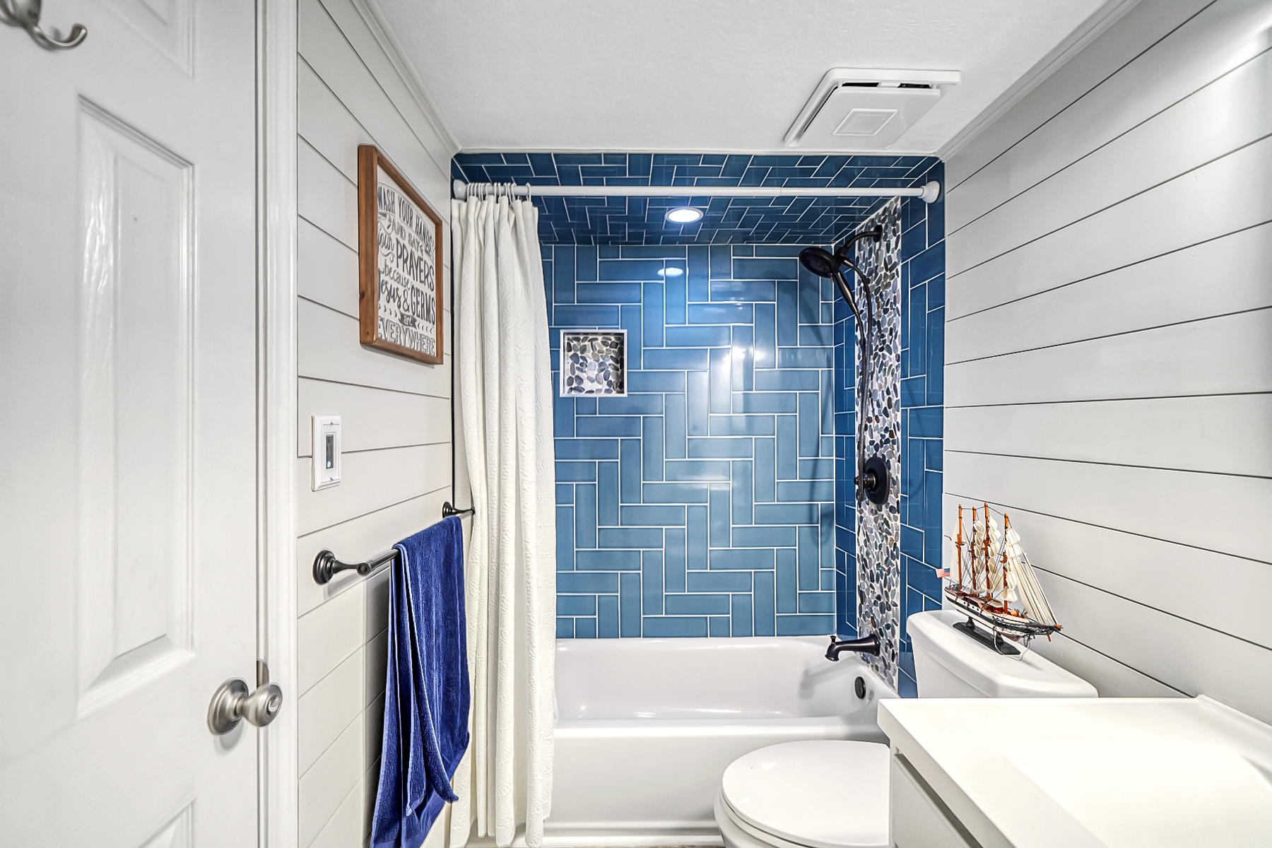 FINISTERRA CONDO - Residential