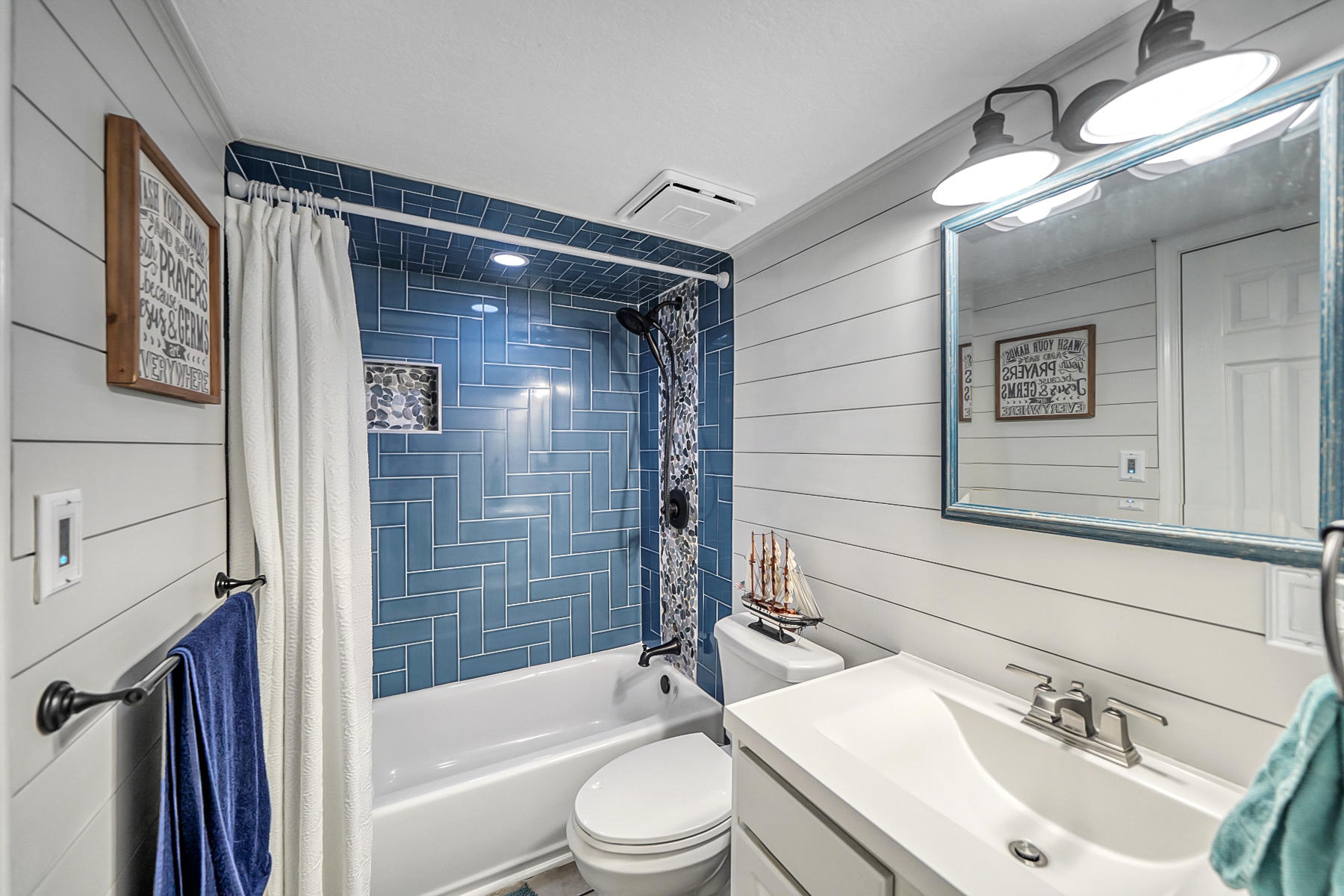 FINISTERRA CONDO - Residential