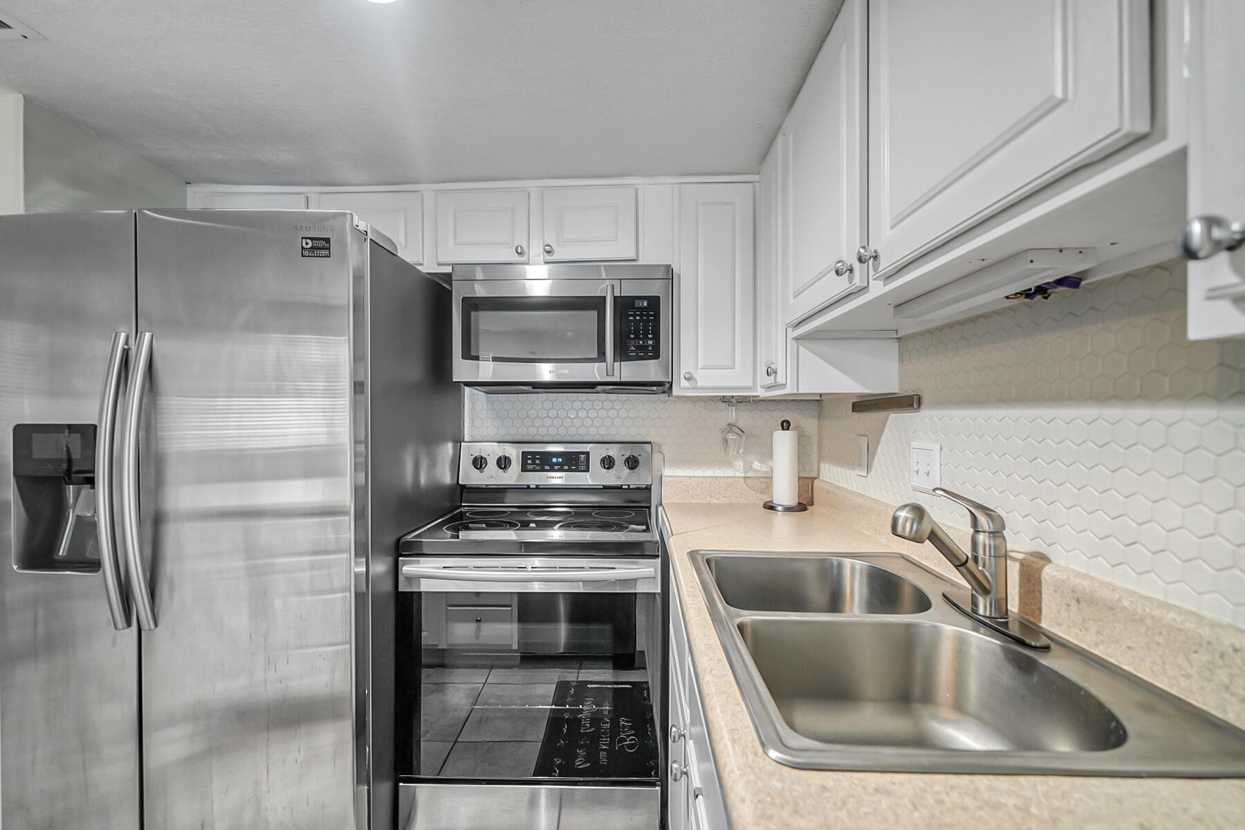 FINISTERRA CONDO - Residential