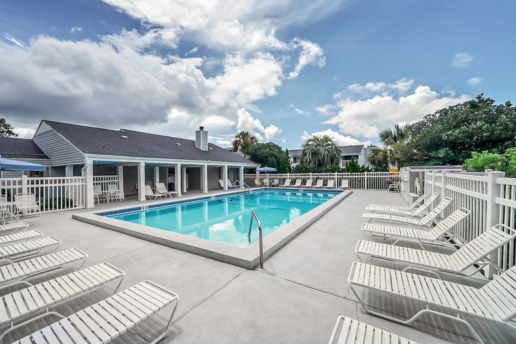 FINISTERRA CONDO - Residential