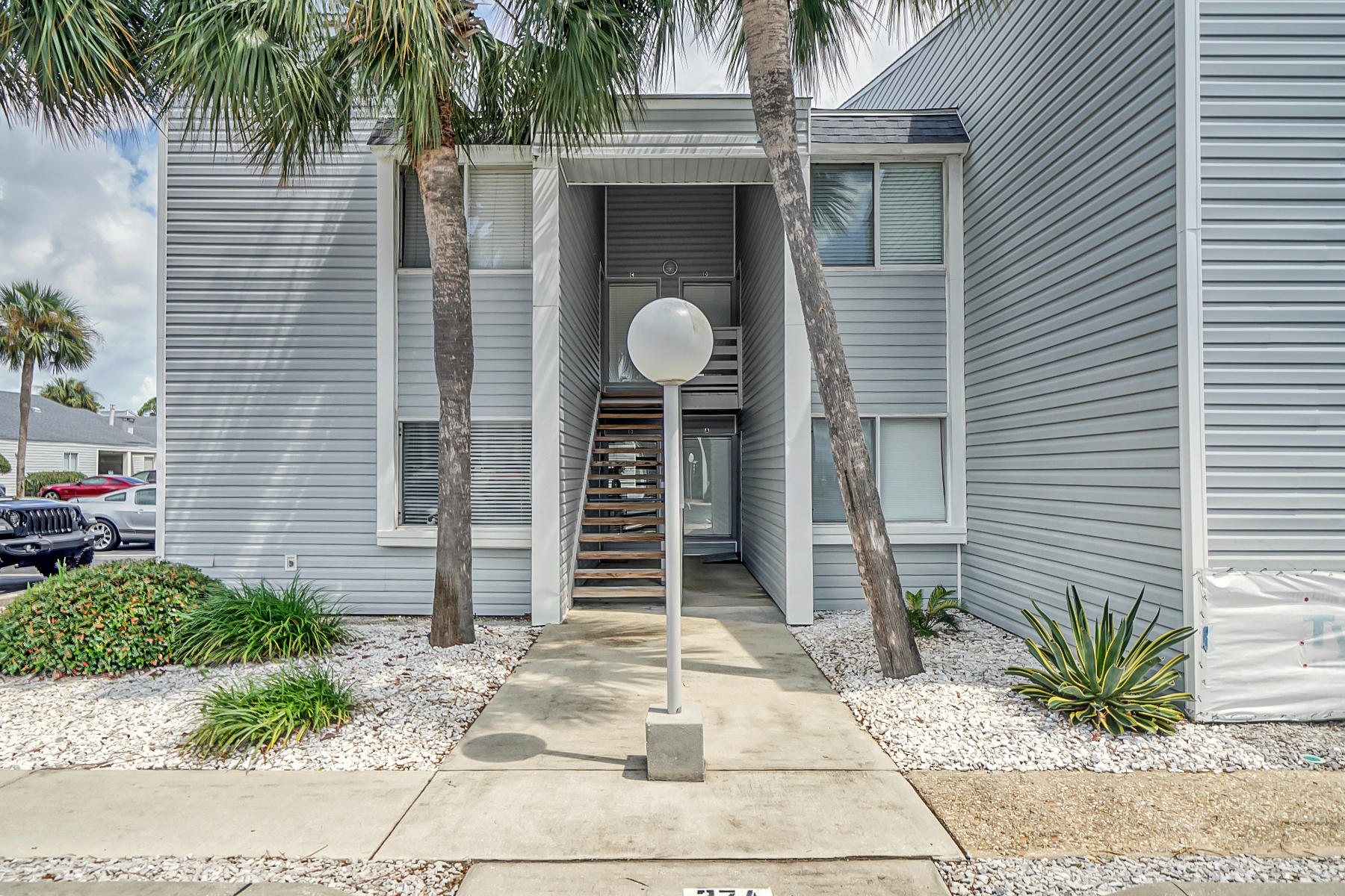 FINISTERRA CONDO - Residential