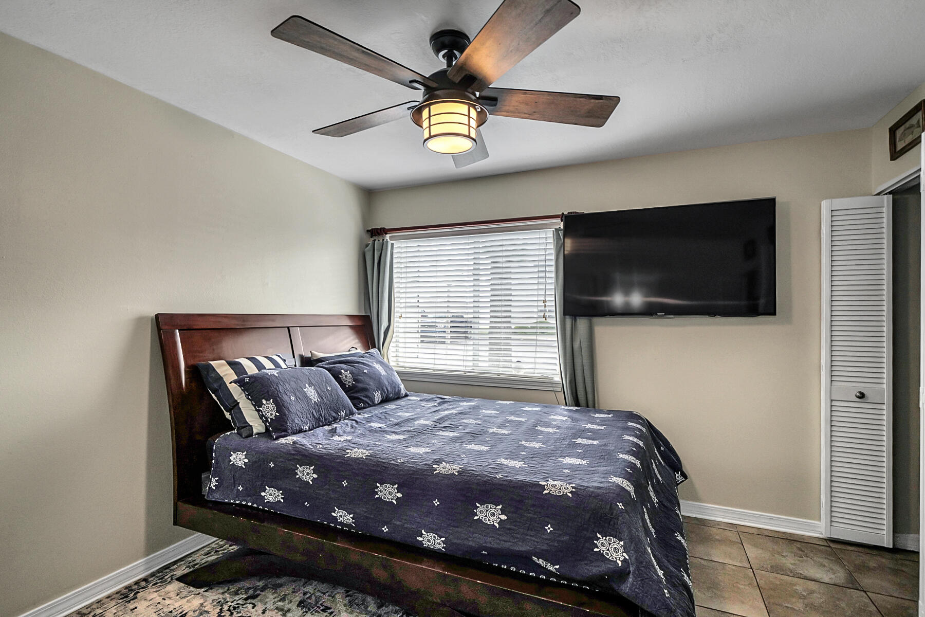 FINISTERRA CONDO - Residential