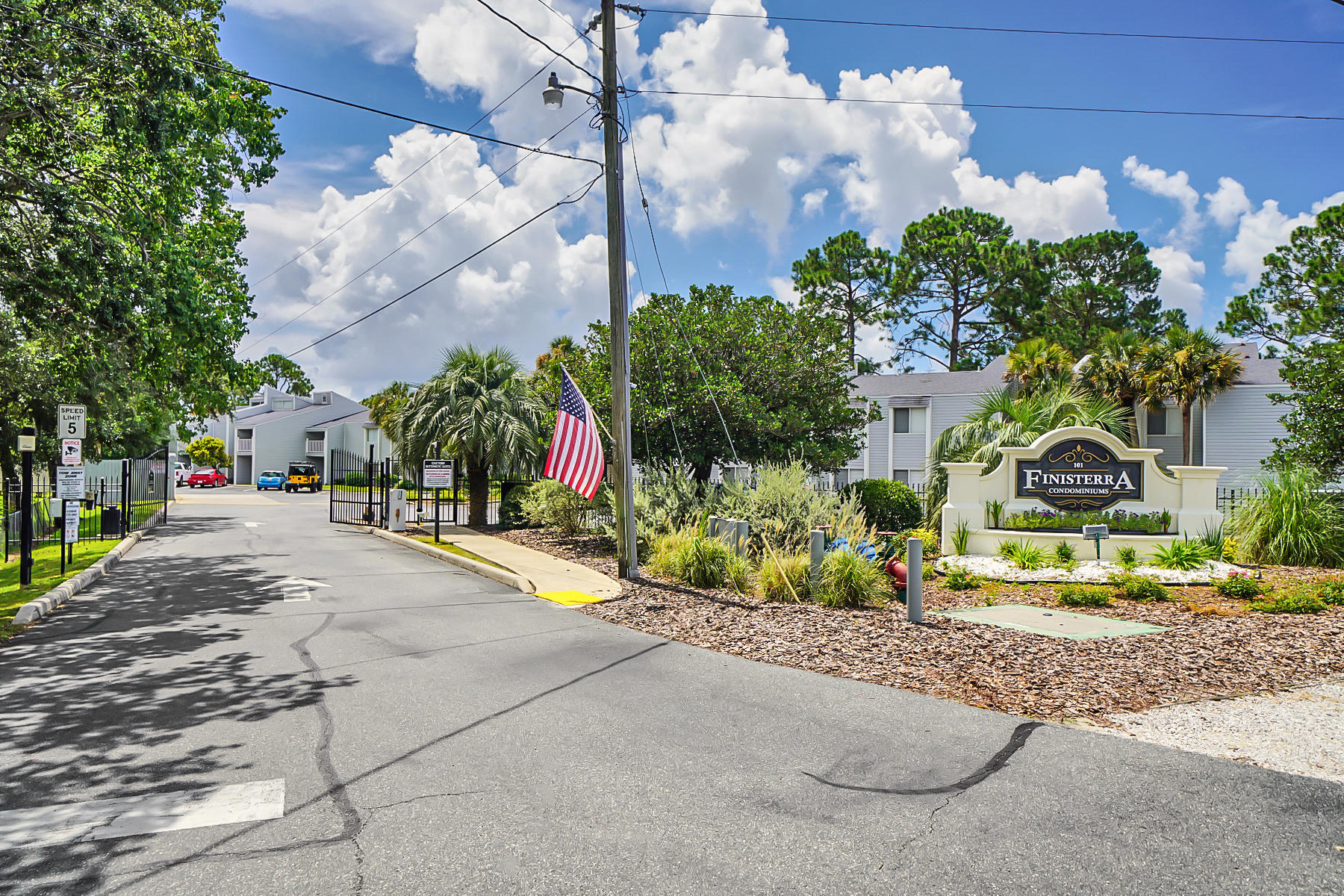 FINISTERRA CONDO - Residential