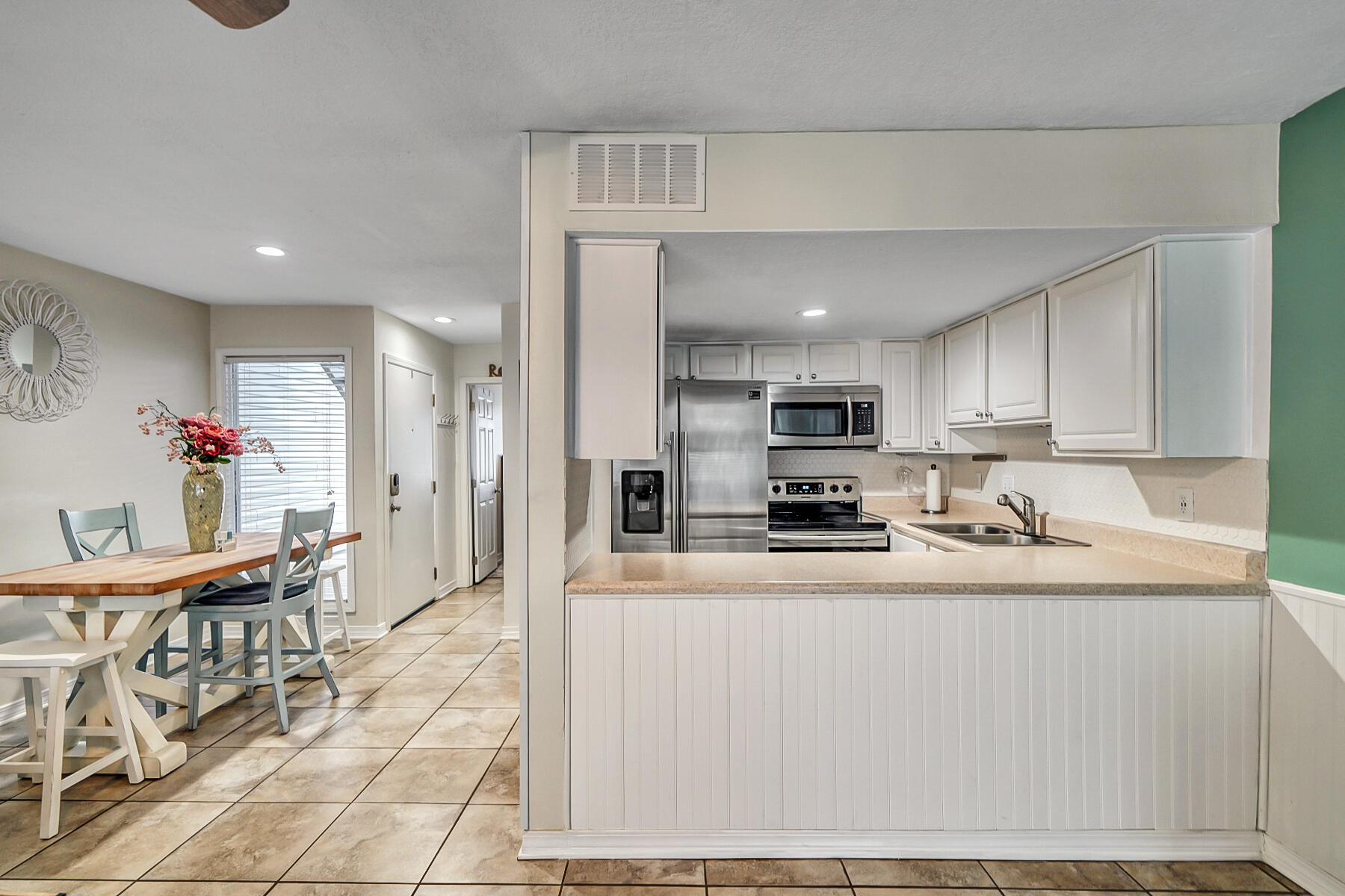 FINISTERRA CONDO - Residential