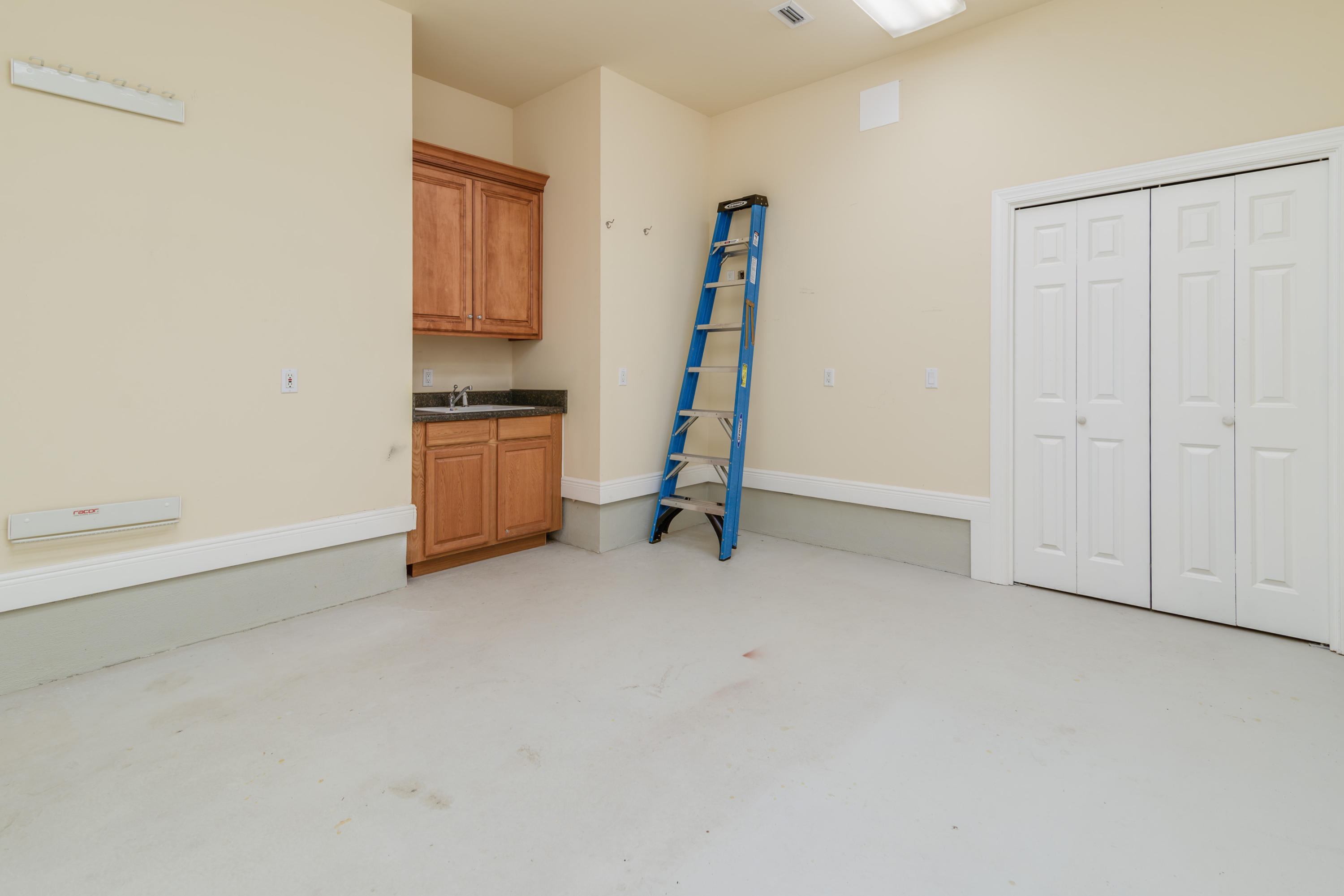 TANG-O-MAR S/D UNREC - Residential