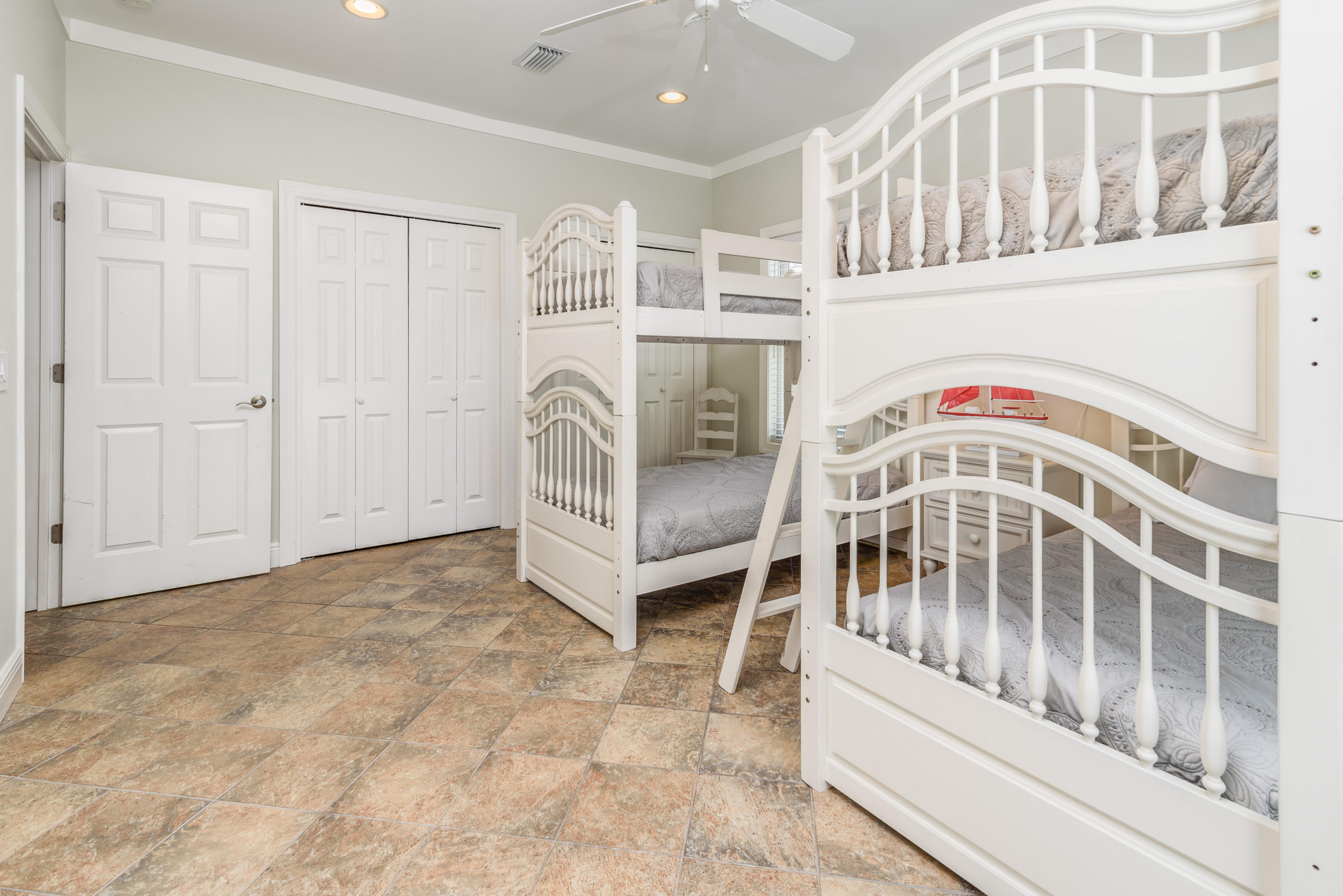 TANG-O-MAR S/D UNREC - Residential