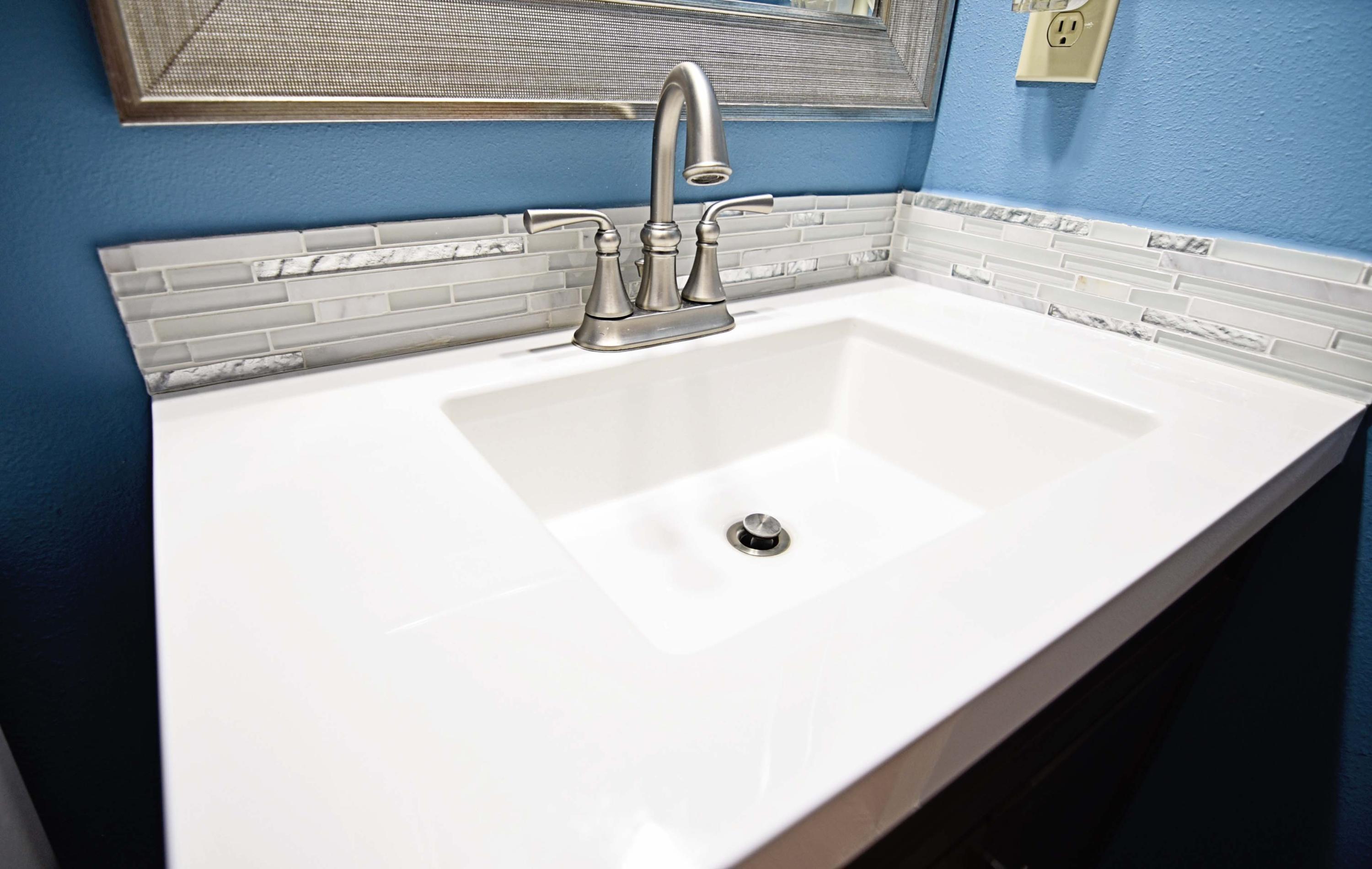 LAKESIDE CONDO AT BLUEWATER BAY - Residential