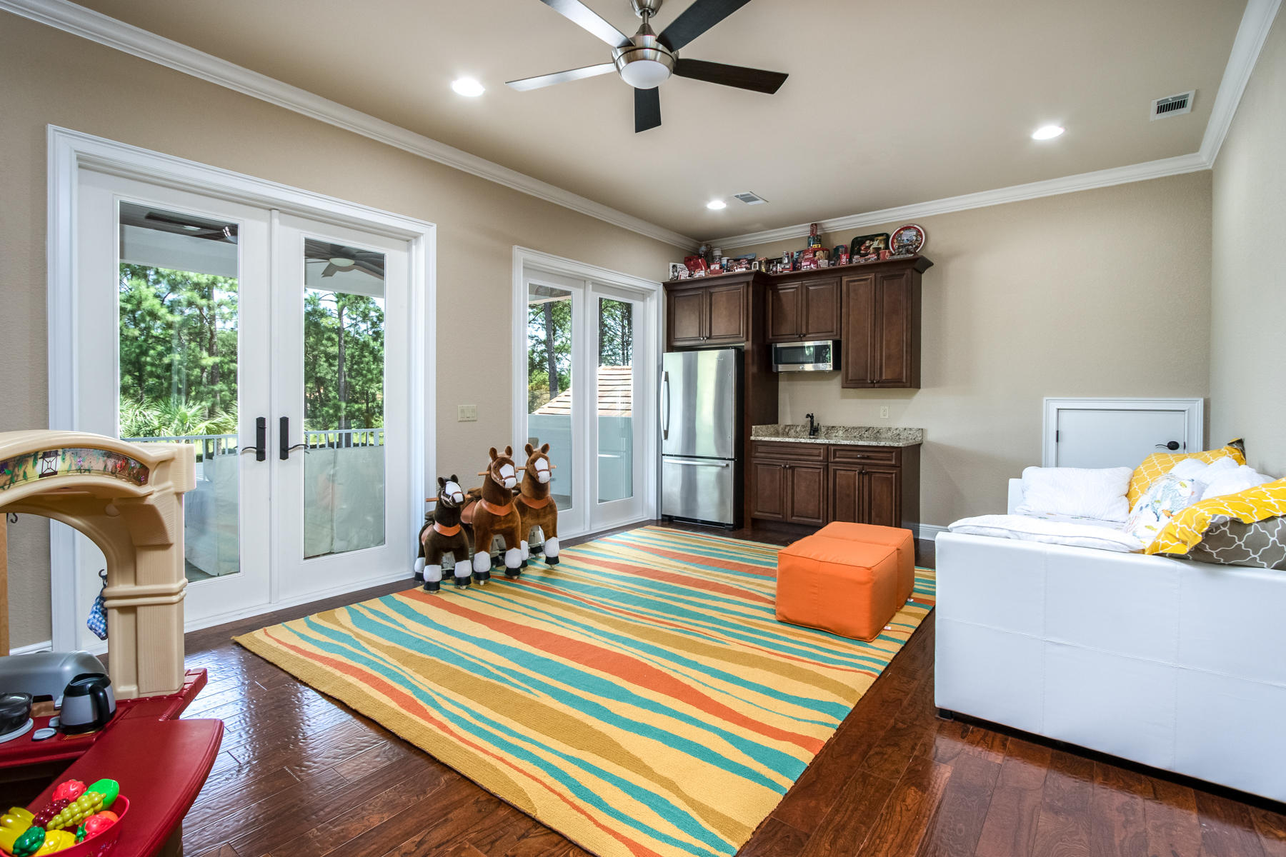 BAYTOWNE AVE EAST - Residential
