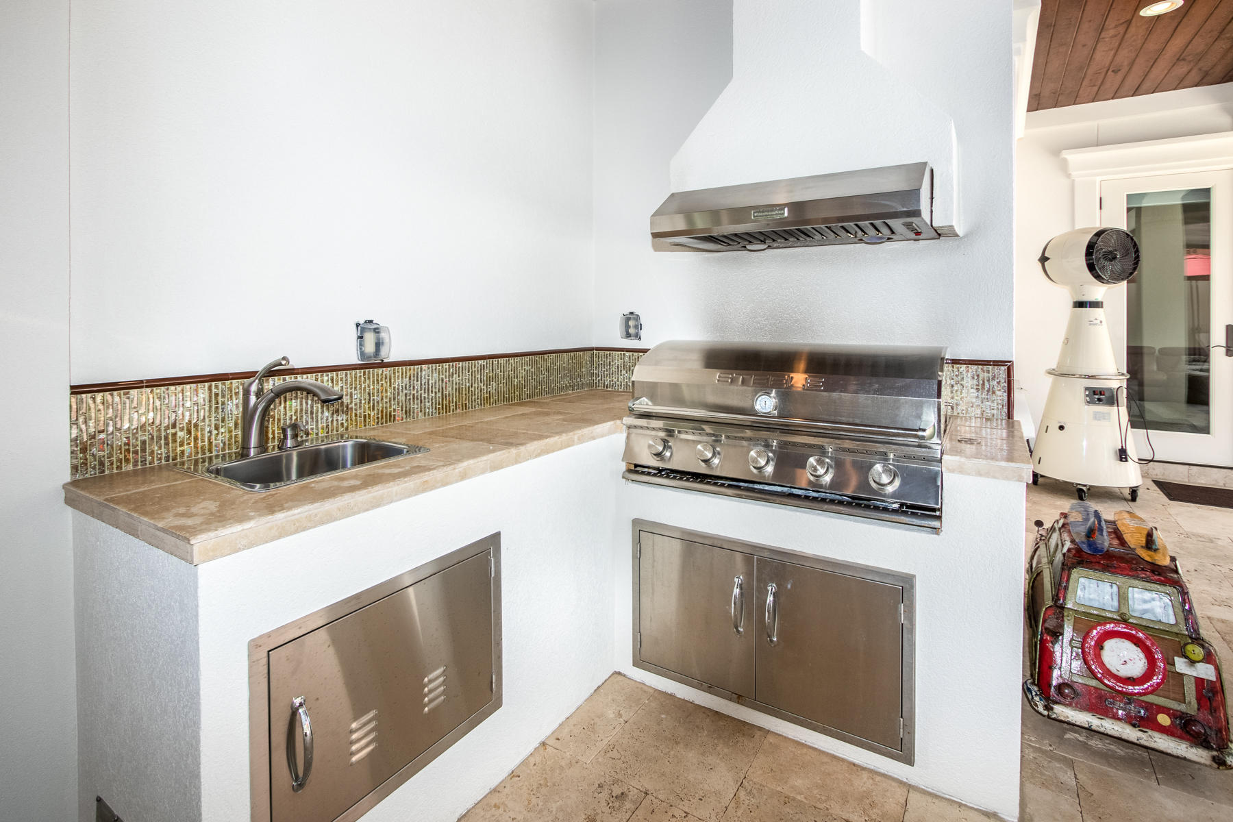 BAYTOWNE AVE EAST - Residential