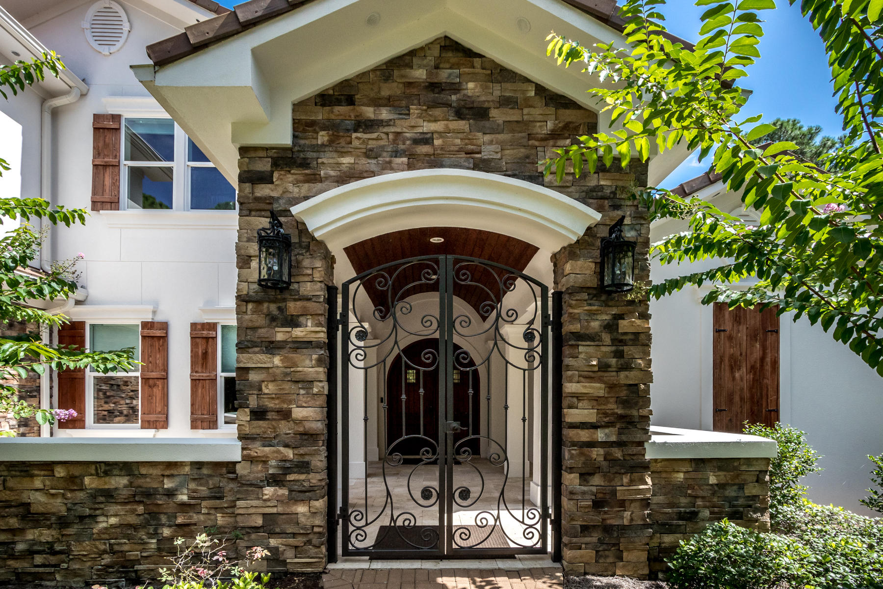 BAYTOWNE AVE EAST - Residential