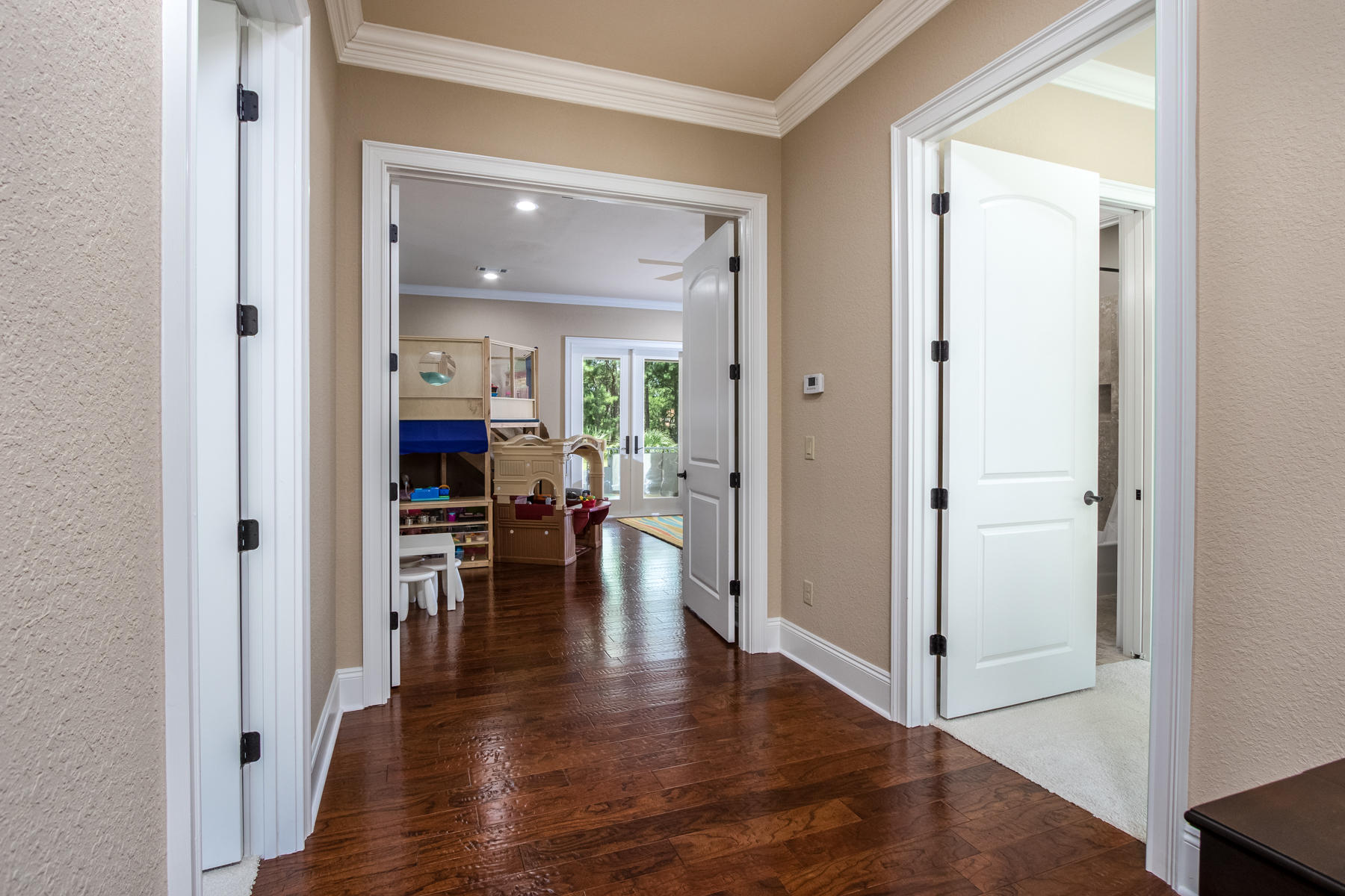 BAYTOWNE AVE EAST - Residential