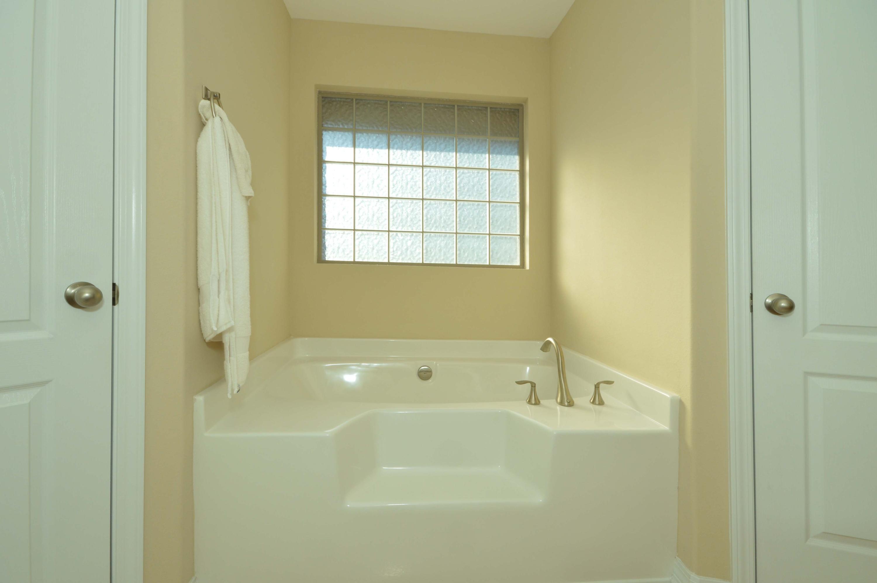 CREETWOOD VILLAGE - Residential