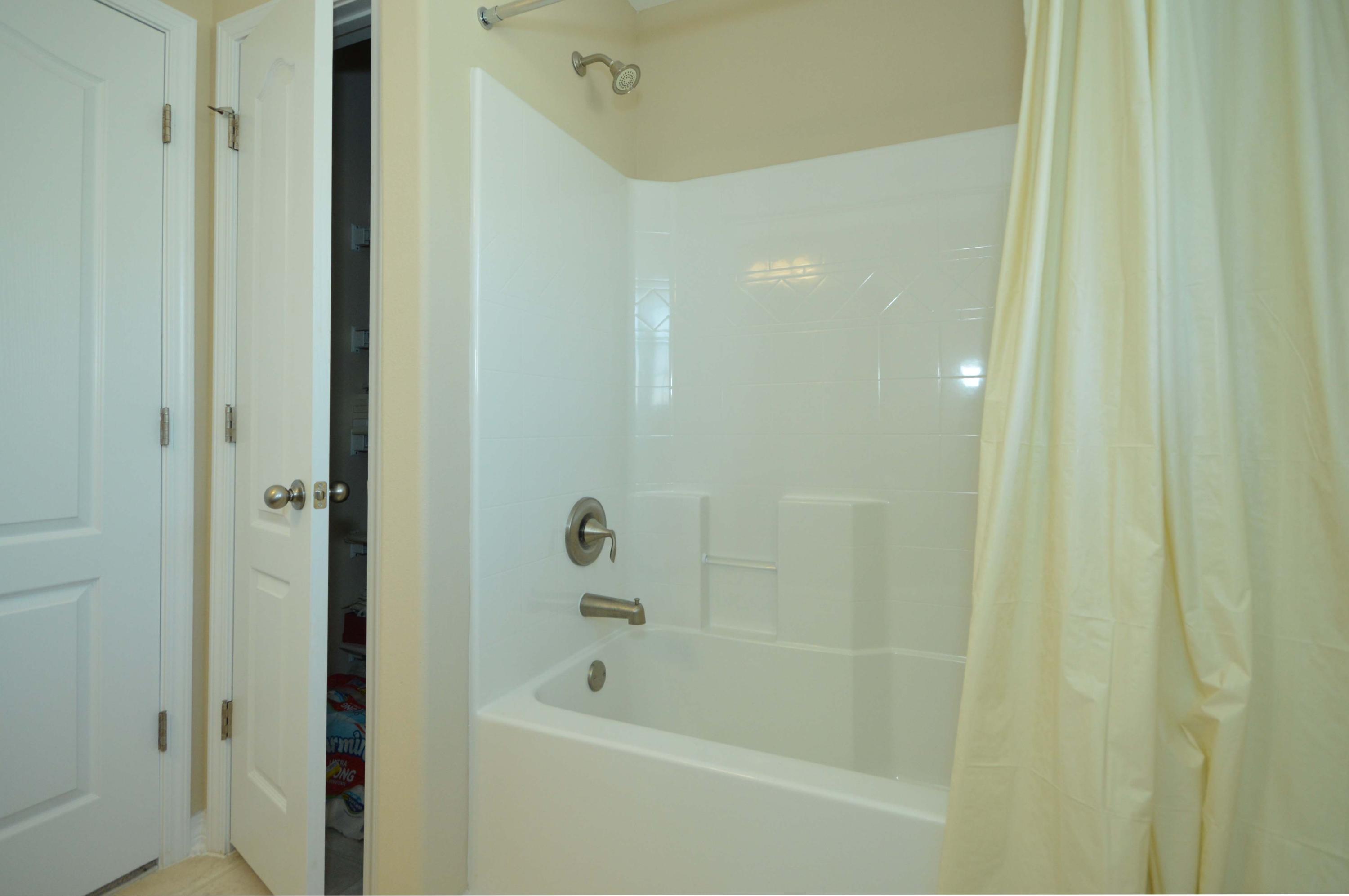 CREETWOOD VILLAGE - Residential