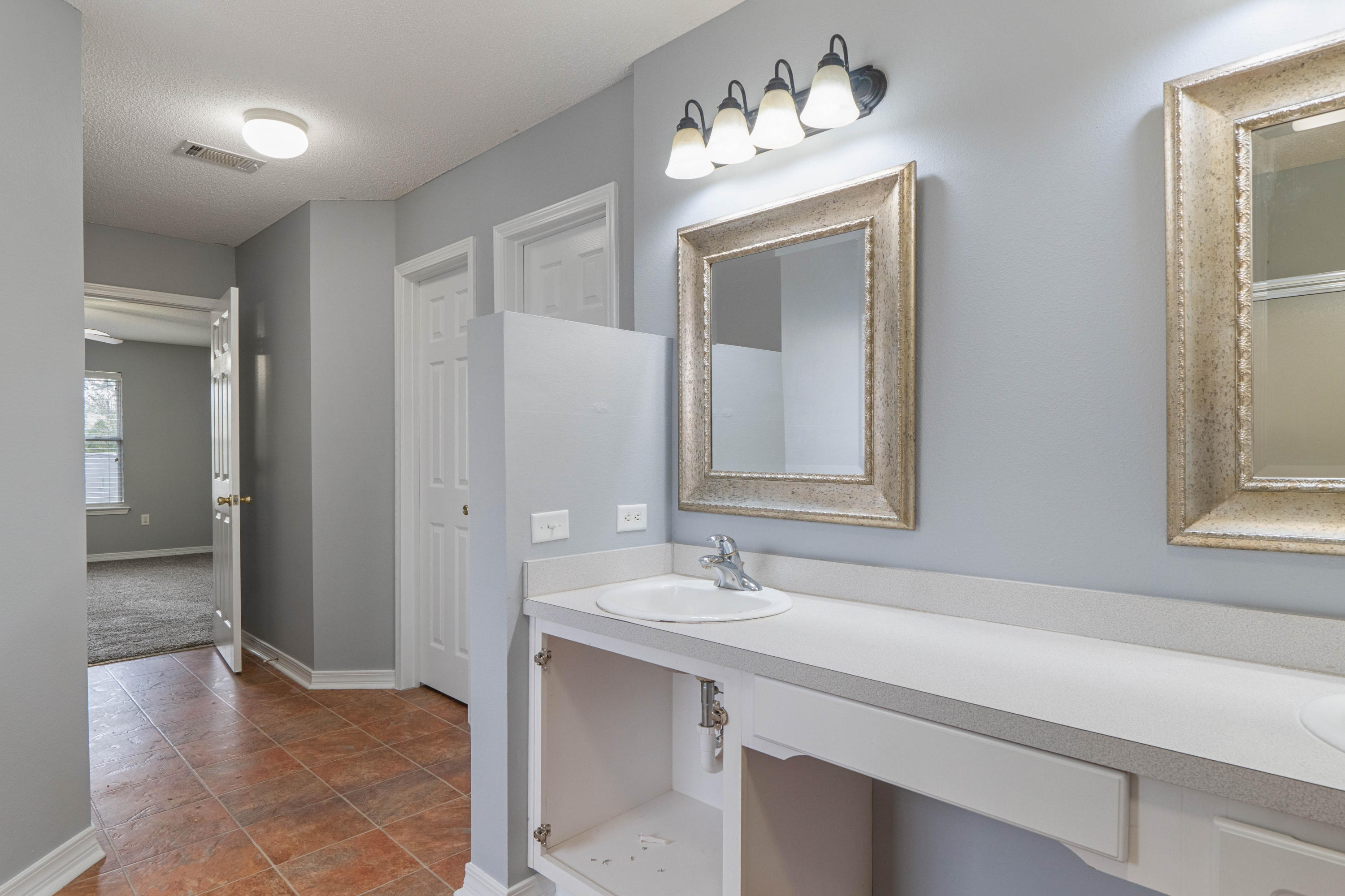 HOLLEY BY THE SEA - Residential