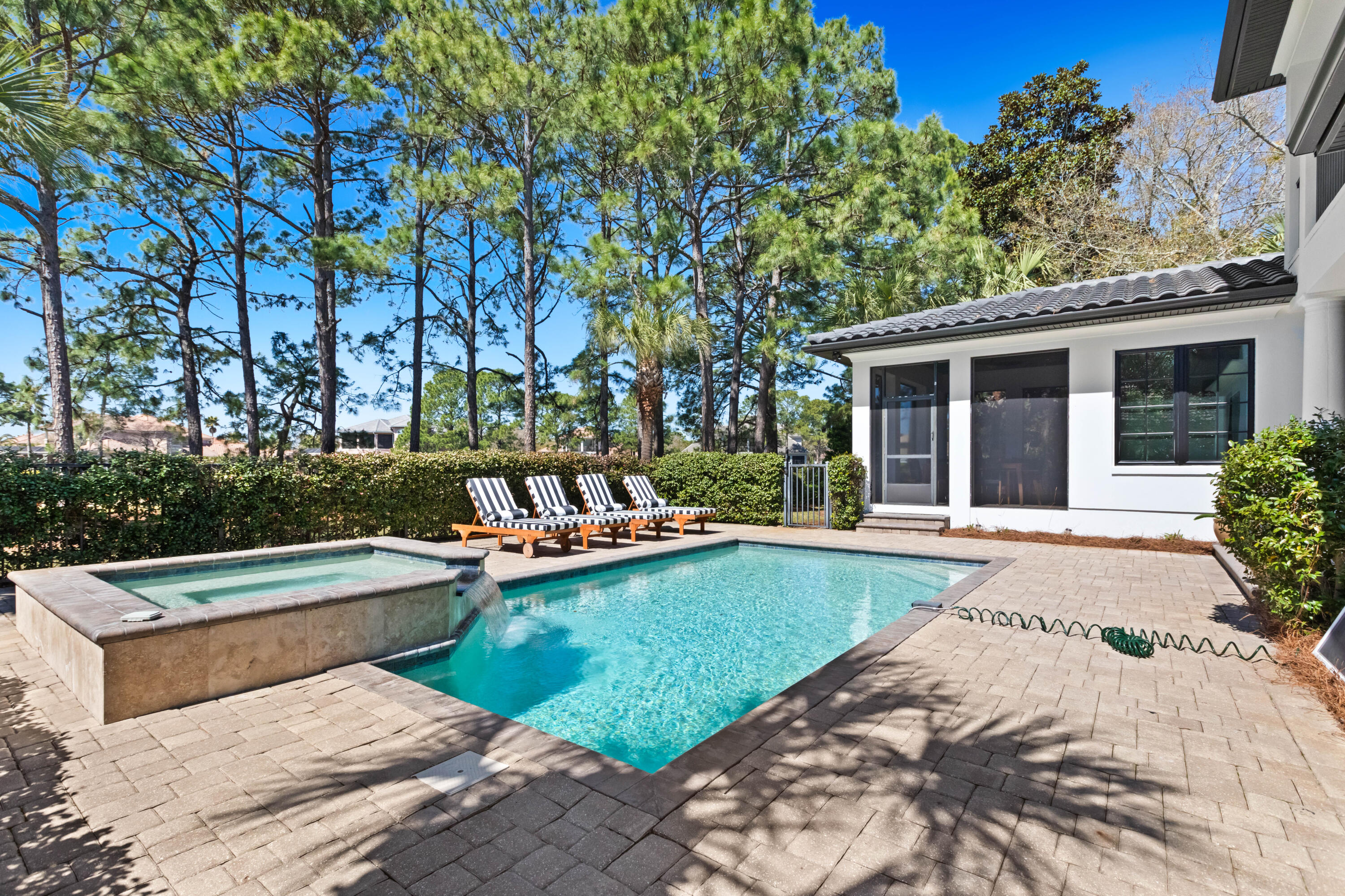 BURNT PINE - Residential