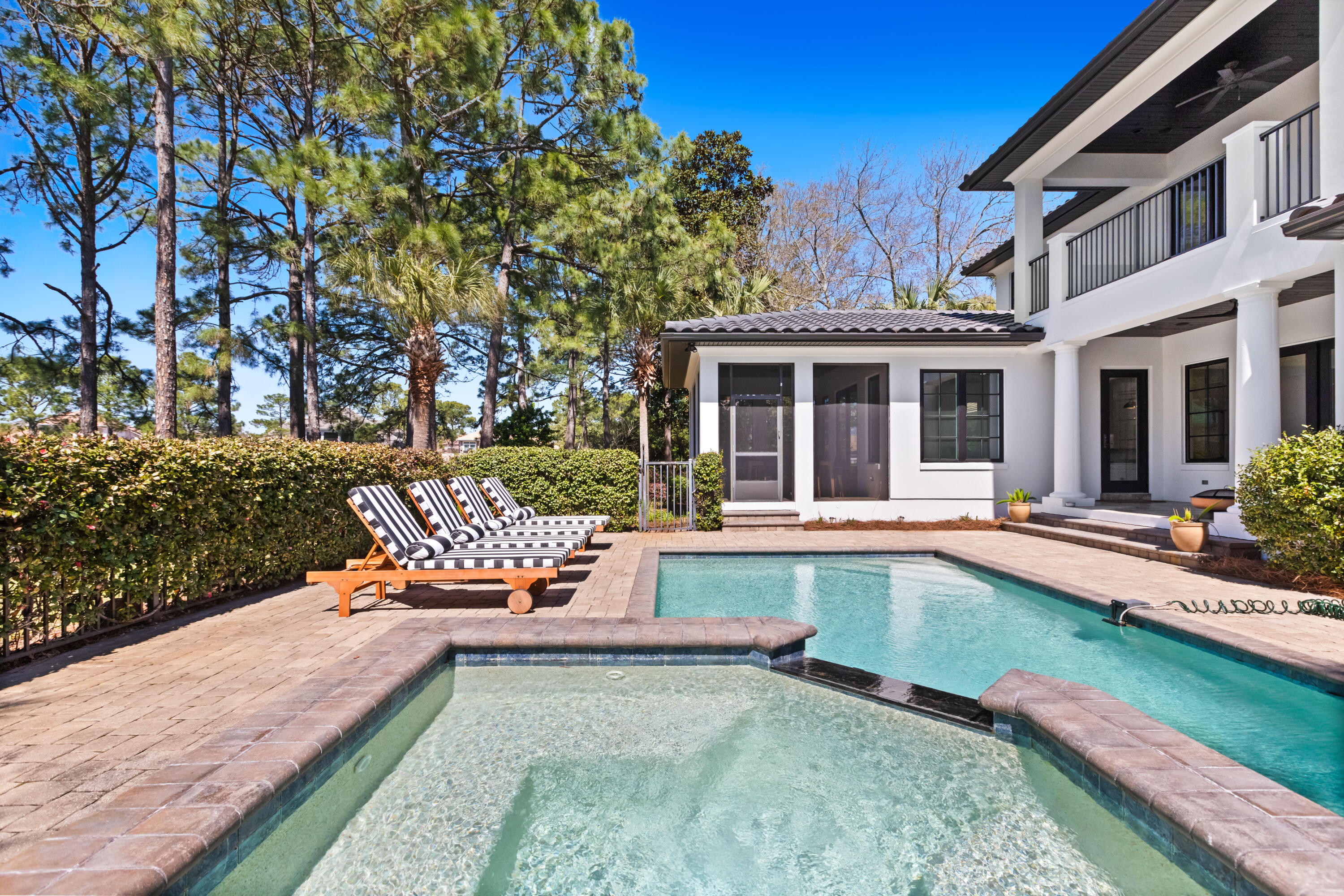 BURNT PINE - Residential