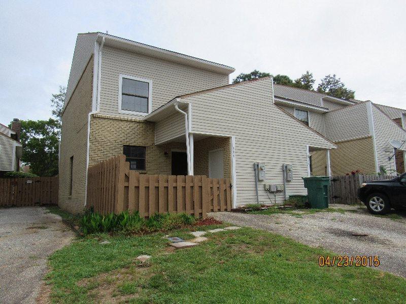 *** REO Listing*** This Shalimar townhome has been freshly painted and has new carpet upstairs. Downstairs is all tile. Kitchen has new cabinets, counter tops and appliances. All paintable surfaces on the outside has been freshly painted. Upstairs bath is a Jack n Jill style. Large courtyard with a pool in the center. The association has a community room. DON'T WAIT...YOU'LL BE TOOO LATE!!!