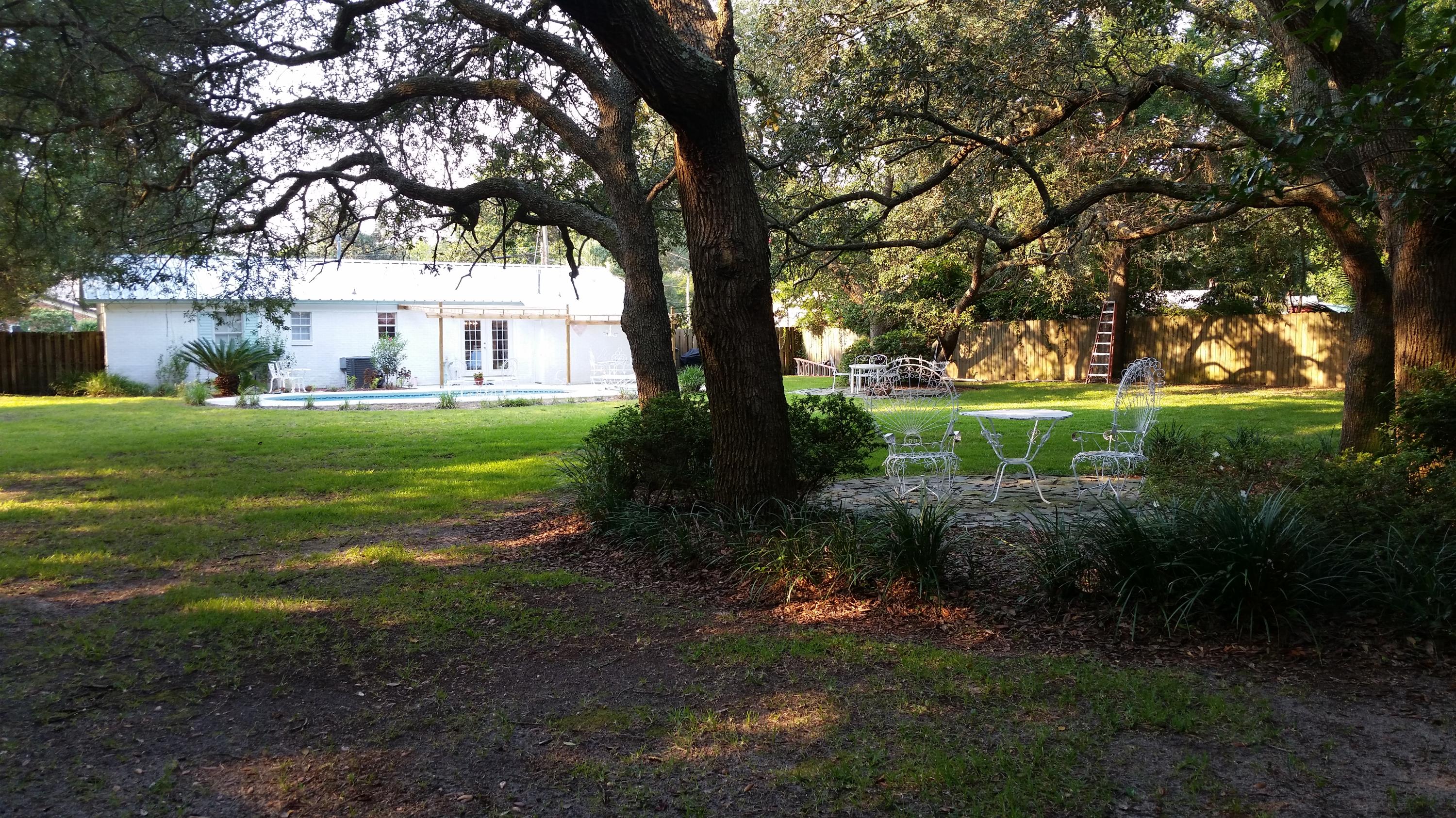 ELLIOTTS POINT - Residential