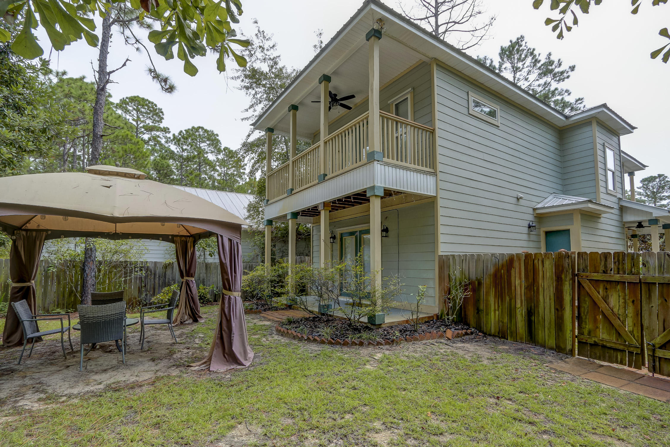 MAGNOLIA BEACH - Residential