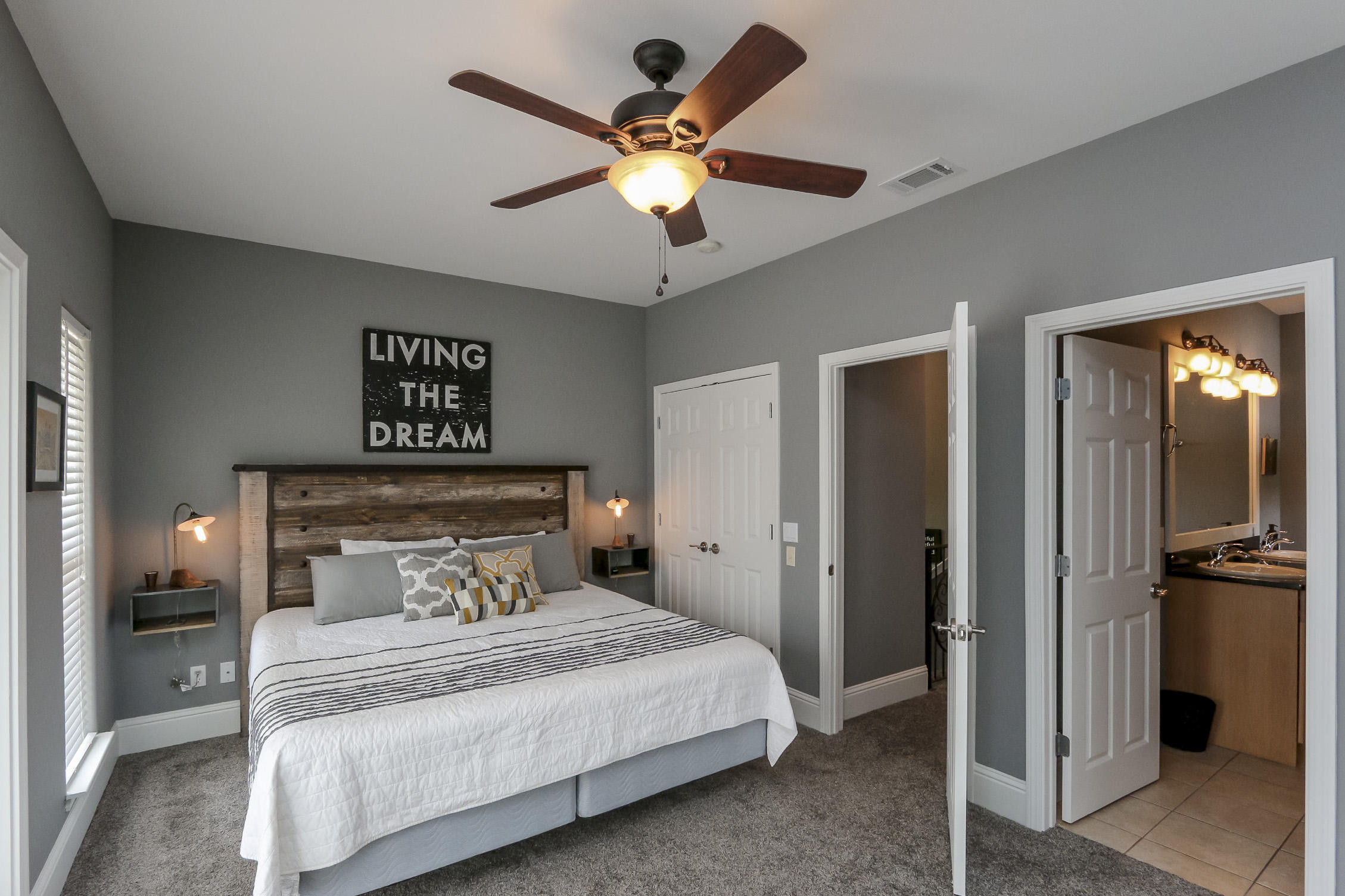 MAGNOLIA BEACH - Residential