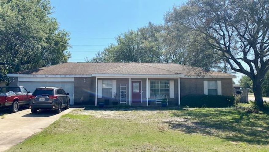 As of 5/8 this is the only 4 bedrm home for sale in Navarre under $250K! *OWNER TO ESCROW FOR A NEW ROOF OUT OF SALES PROCEEDS W/ A FULL PRICE OFFER!* 12/2020 water heater, 1/2015 Trane HVAC & we believe the roof is 2005. Septic pumped 2/2021. Nice home situated on a HUGE corner lot centrally located to EVERYTHING- the beaches of Navarre are 3 min. away! Hurlburt AFB is 11 miles away. Holley-Navarre school is 2 blks down the road! This home features a split bedrm floorplan for extra privacy. Trayed ceilings in the living & master as well as ceramic tile in all the wet areas. The kitchen has a side x side stainless steele fridge w/ ice & water in door, smooth top stove, lots of cabinetry, pantry, bkfast bar & opens up to the dining area w/ chair rail. All bedrms have ceiling fans & 3 have