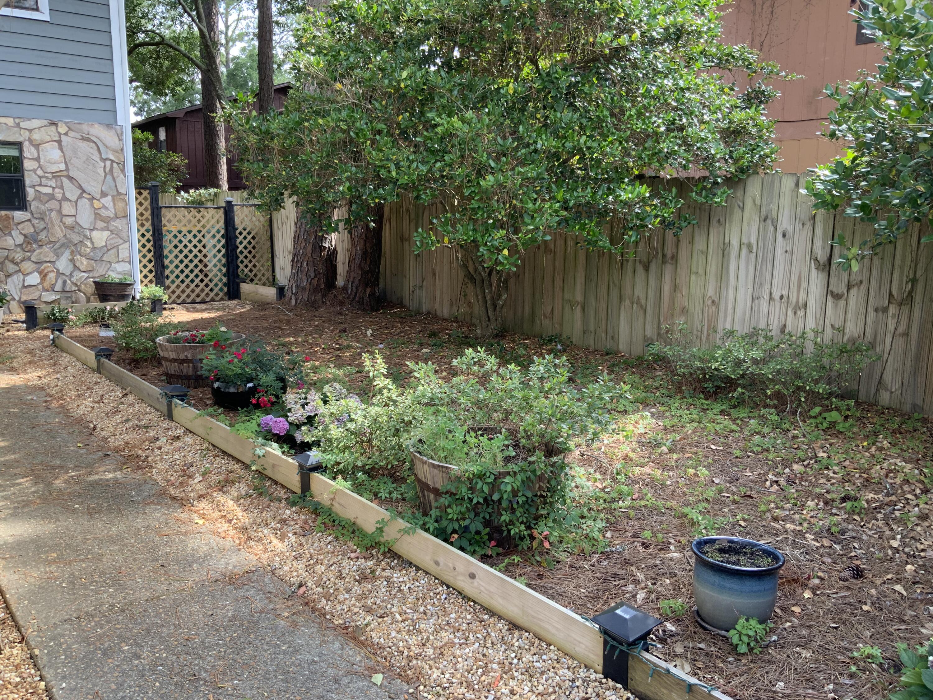 PINE SHADOWS T/H 1ST ADDN - Residential