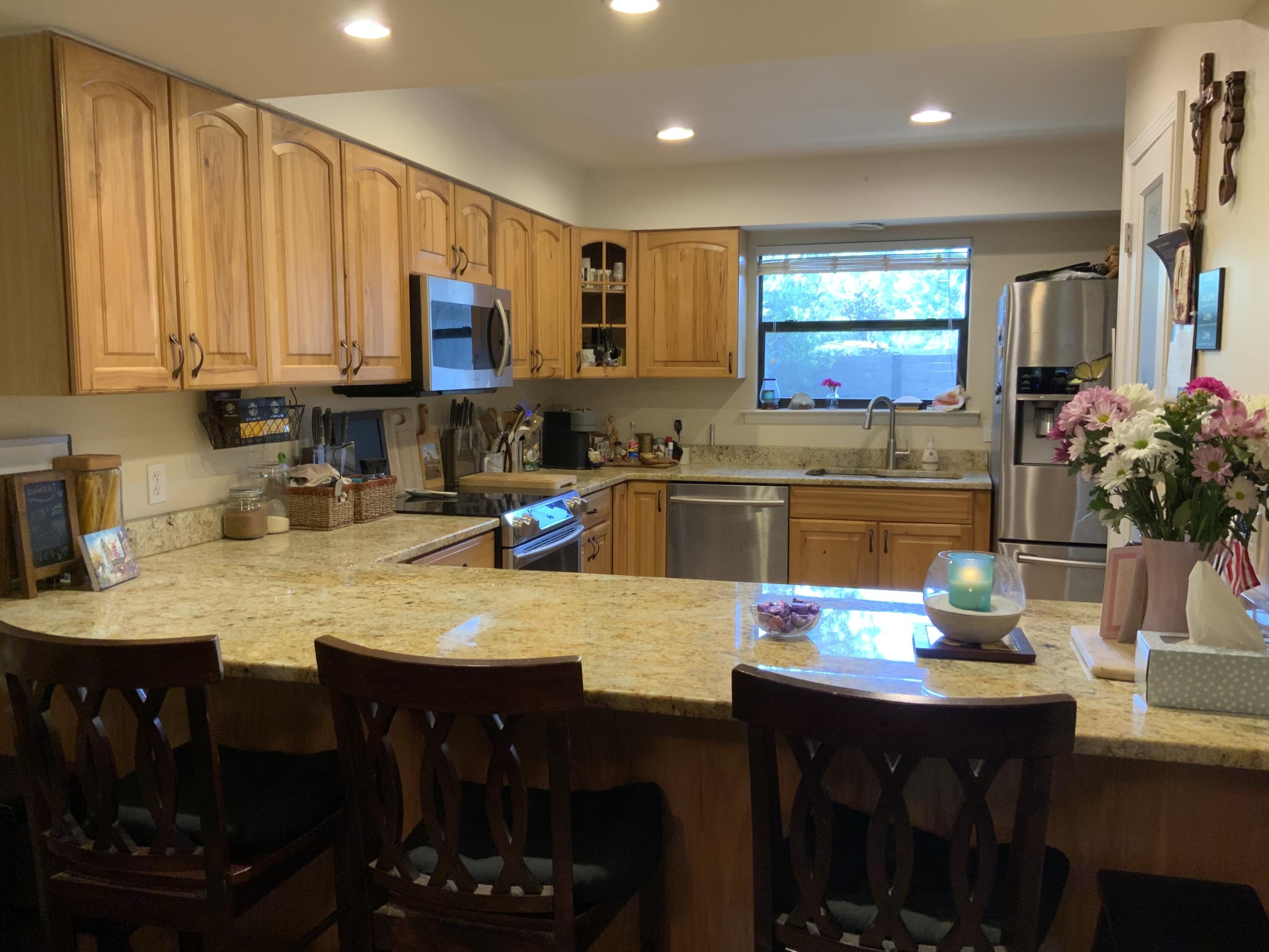 PINE SHADOWS T/H 1ST ADDN - Residential