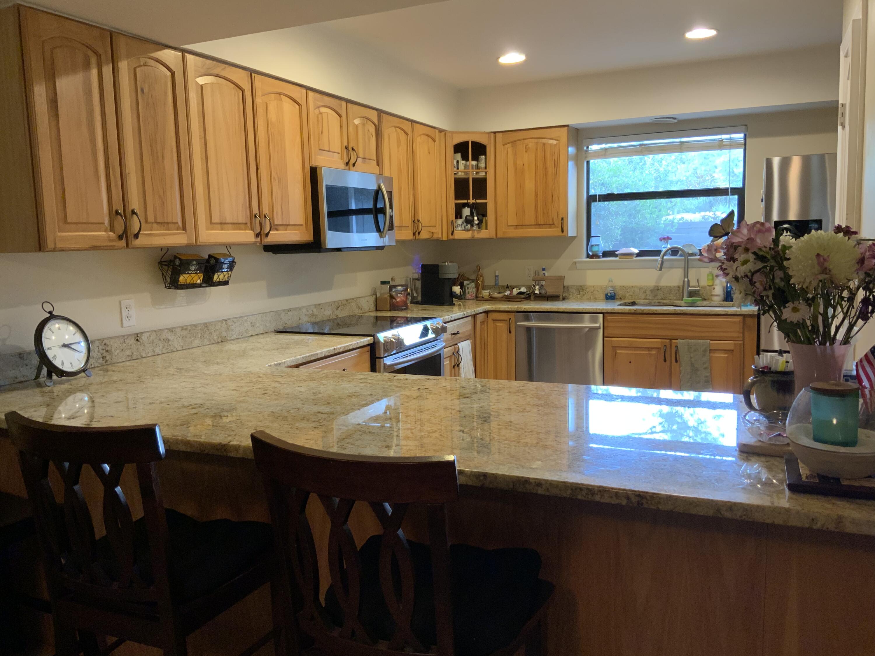 PINE SHADOWS T/H 1ST ADDN - Residential