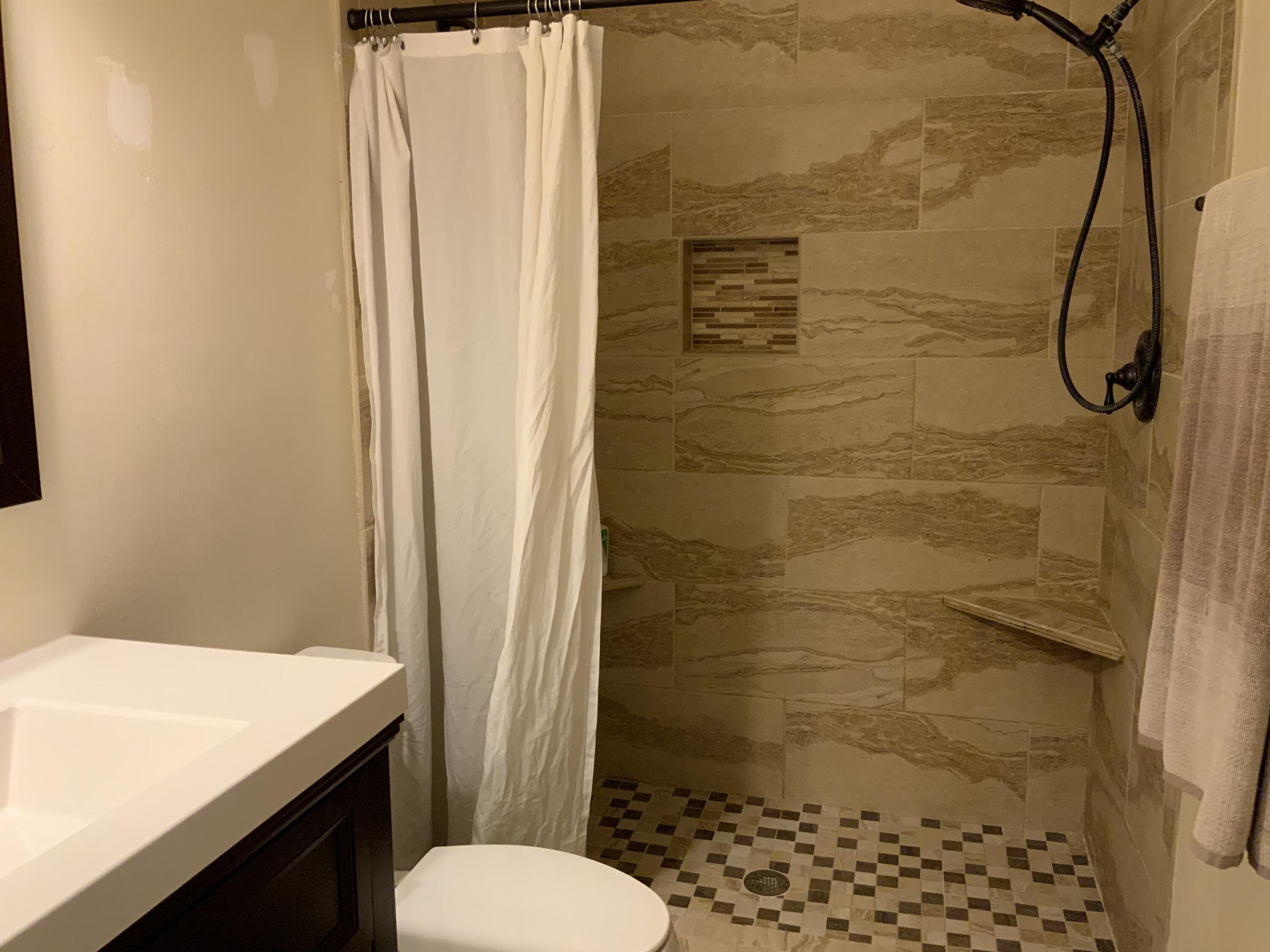 PINE SHADOWS T/H 1ST ADDN - Residential