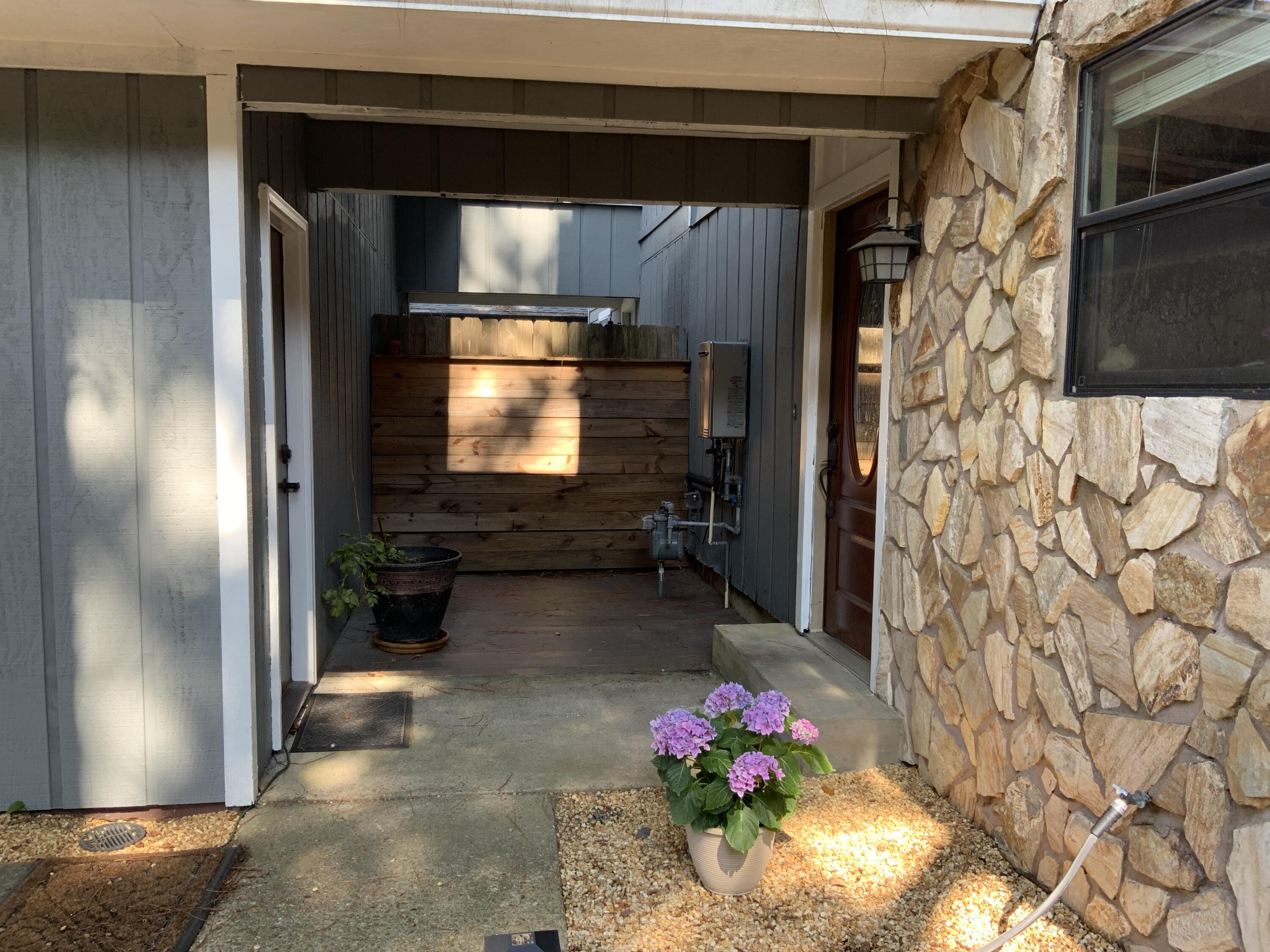 PINE SHADOWS T/H 1ST ADDN - Residential